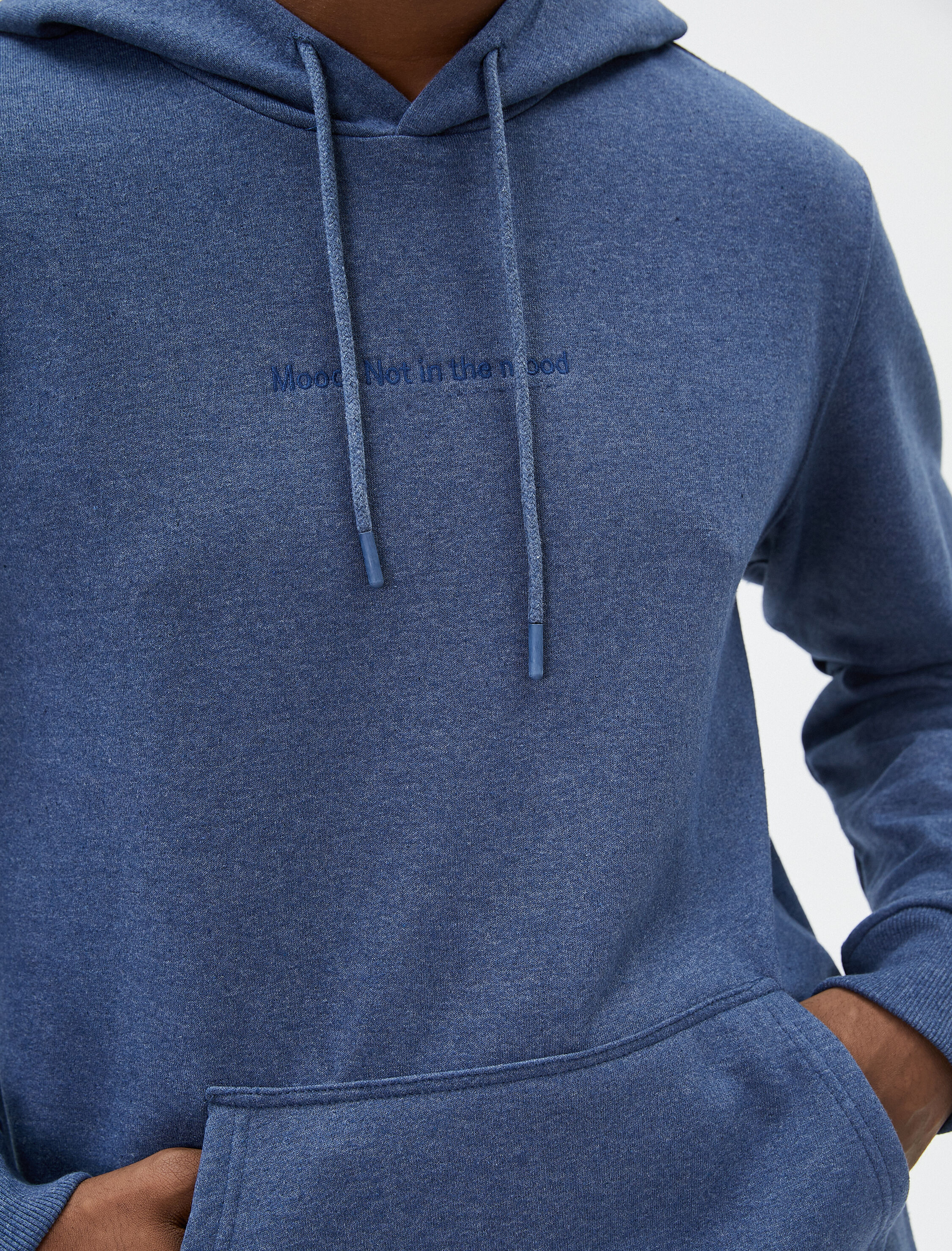 Slogan İşlemeli Hoodie Kanguru Cep Detaylı
