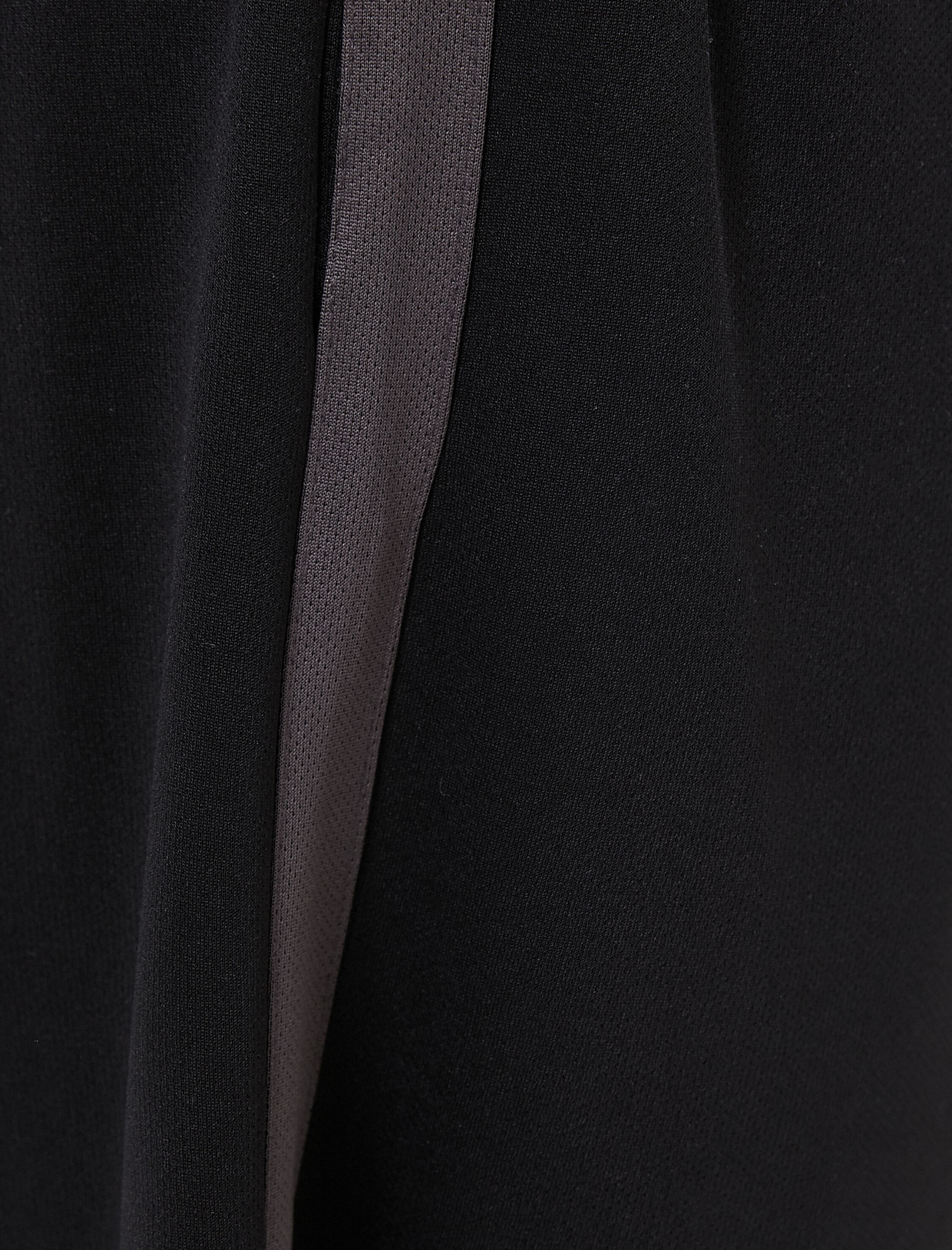   Spor Şort Beli Bağcıklı Şerit Baskılı Cep Detaylı