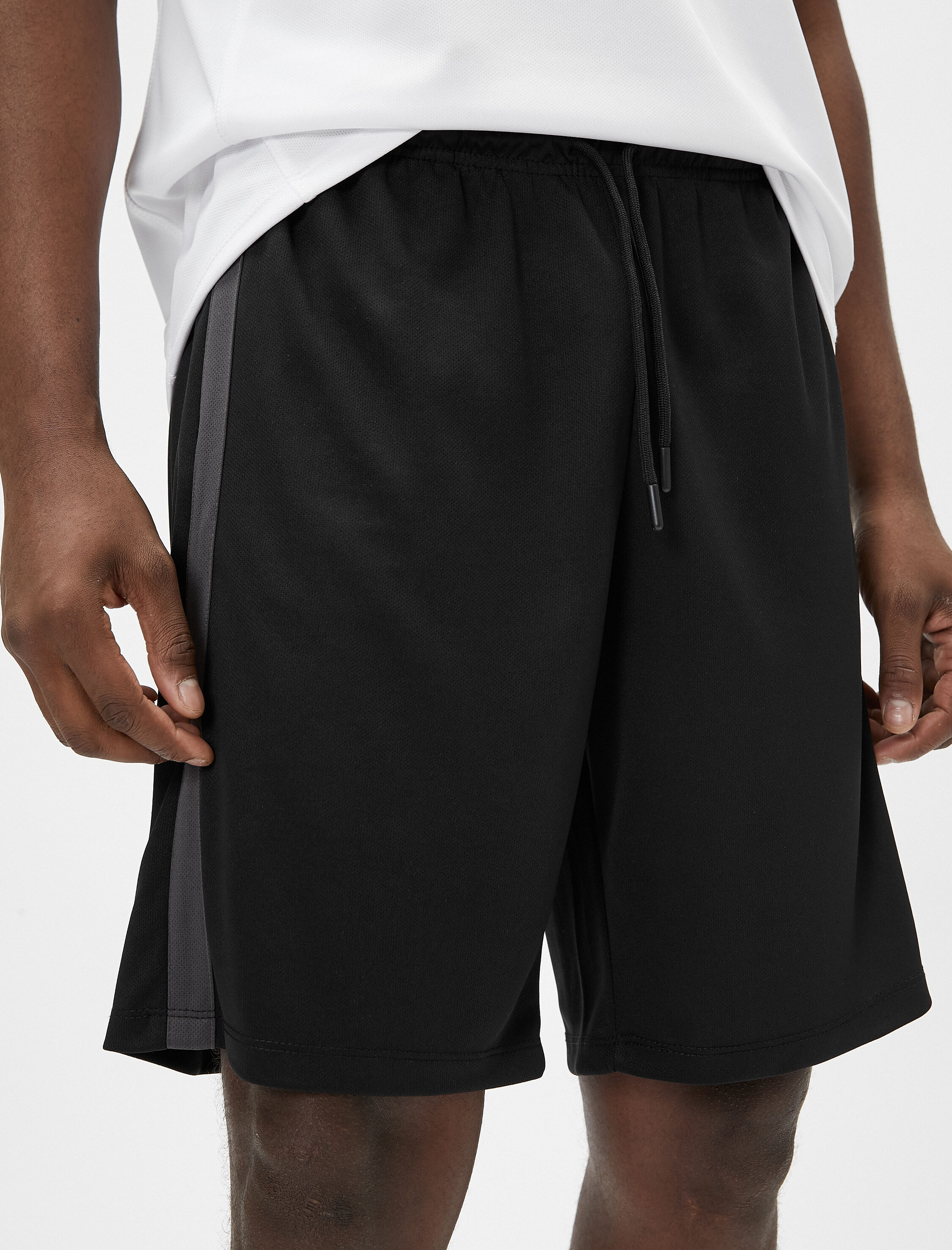   Spor Şort Beli Bağcıklı Şerit Baskılı Cep Detaylı