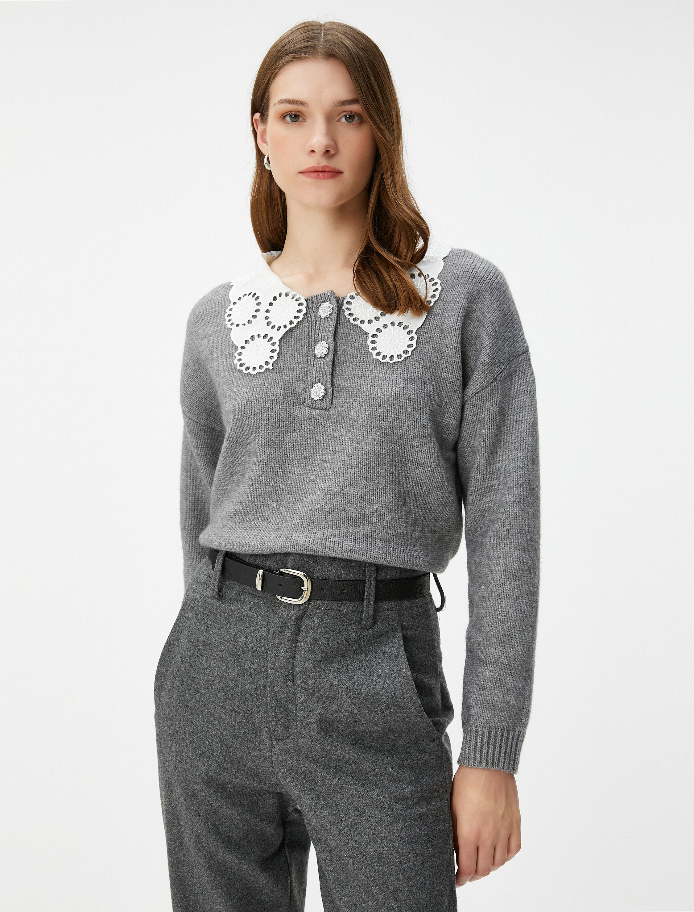   Vintage Görünümlü Kazak Dantel Yaka Düğmeli