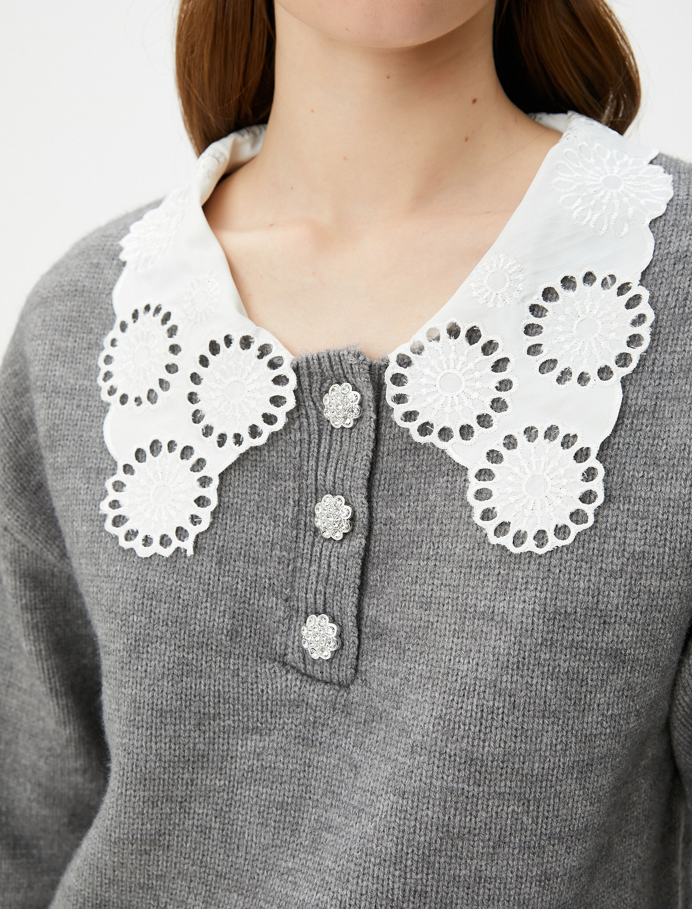   Vintage Görünümlü Kazak Dantel Yaka Düğmeli