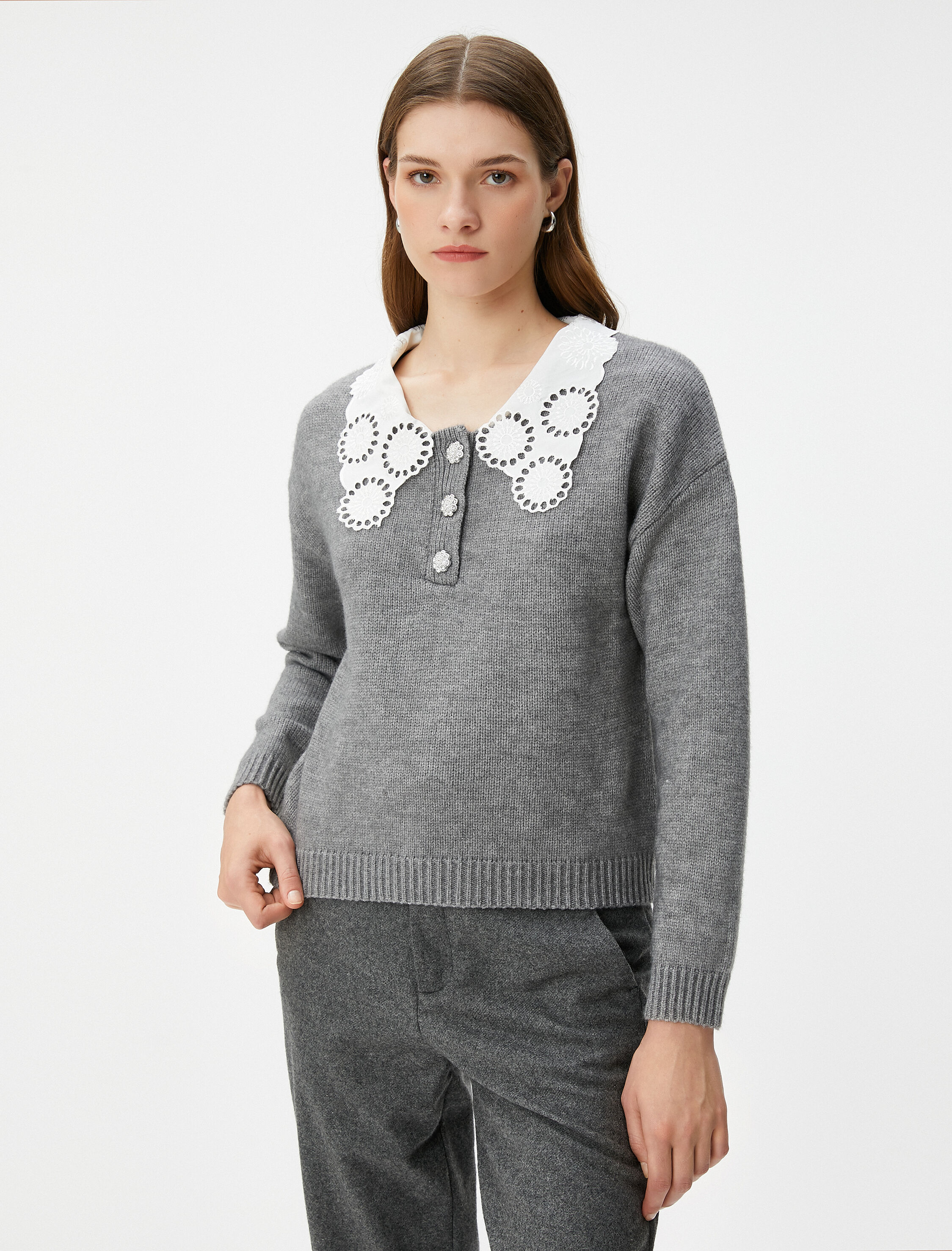   Vintage Görünümlü Kazak Dantel Yaka Düğmeli