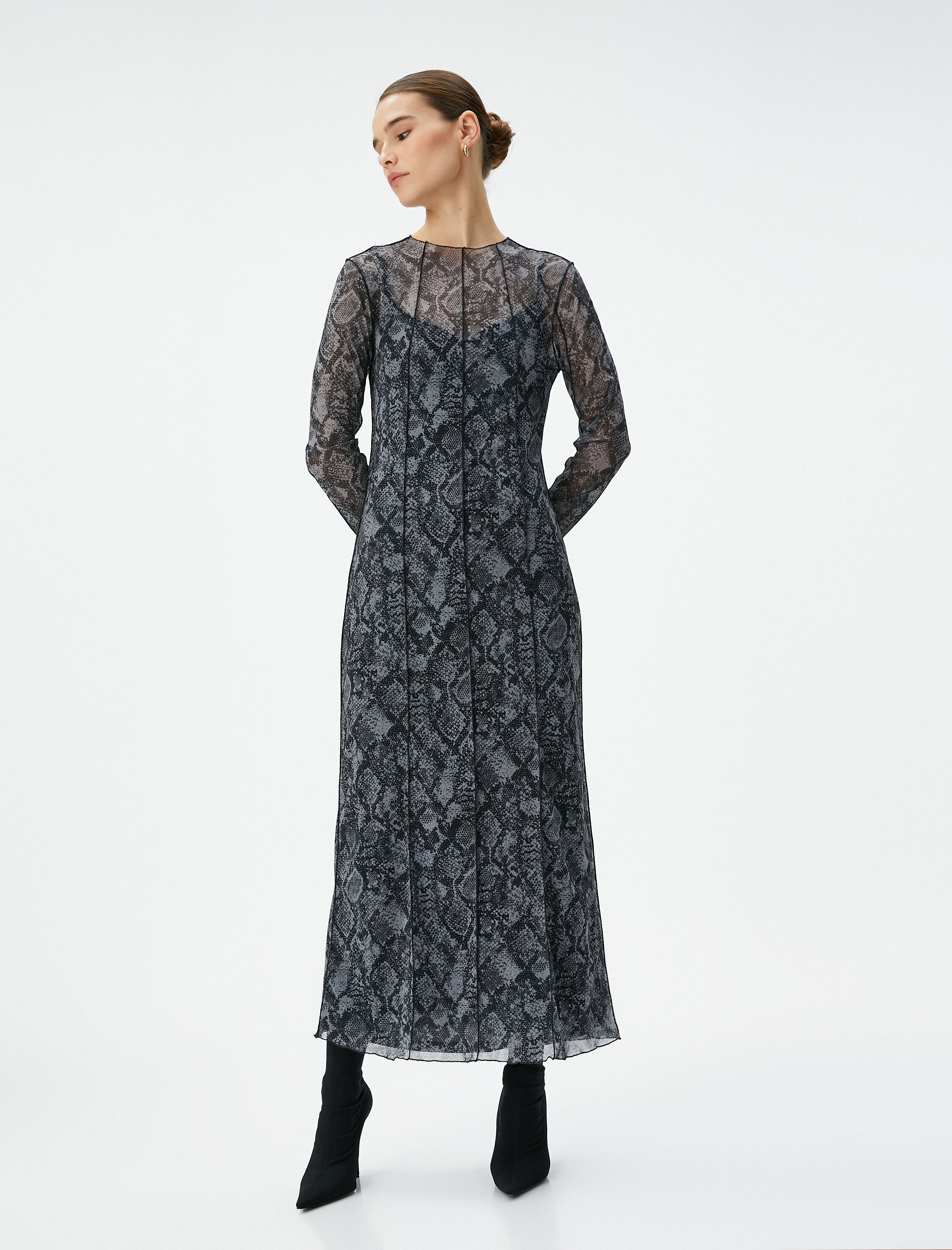   Uzun Elbise Yılan Derisi Desenli