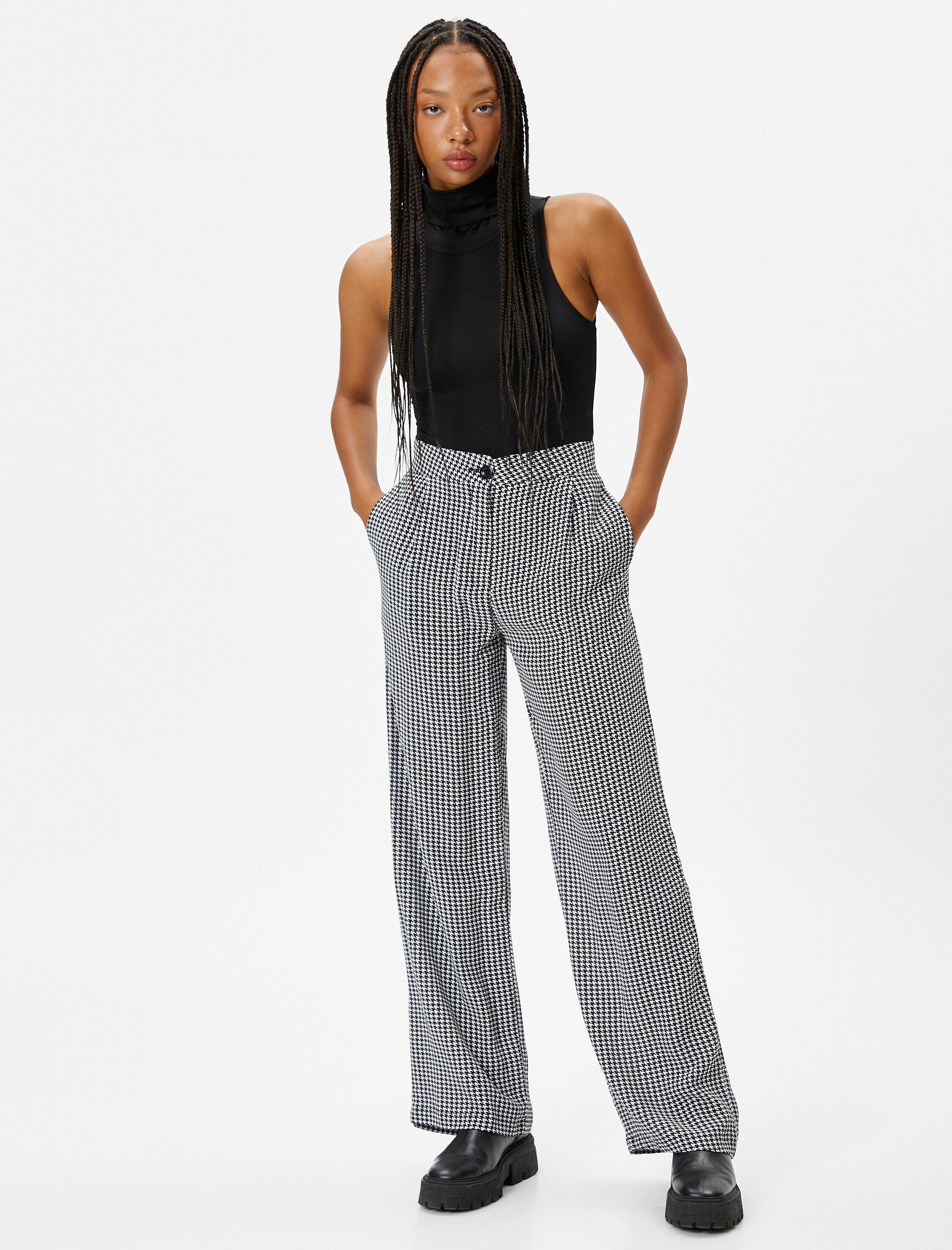   Boğazlı Kolsuz Bodysuit Slim Fit Çıtçıt Kapamalı