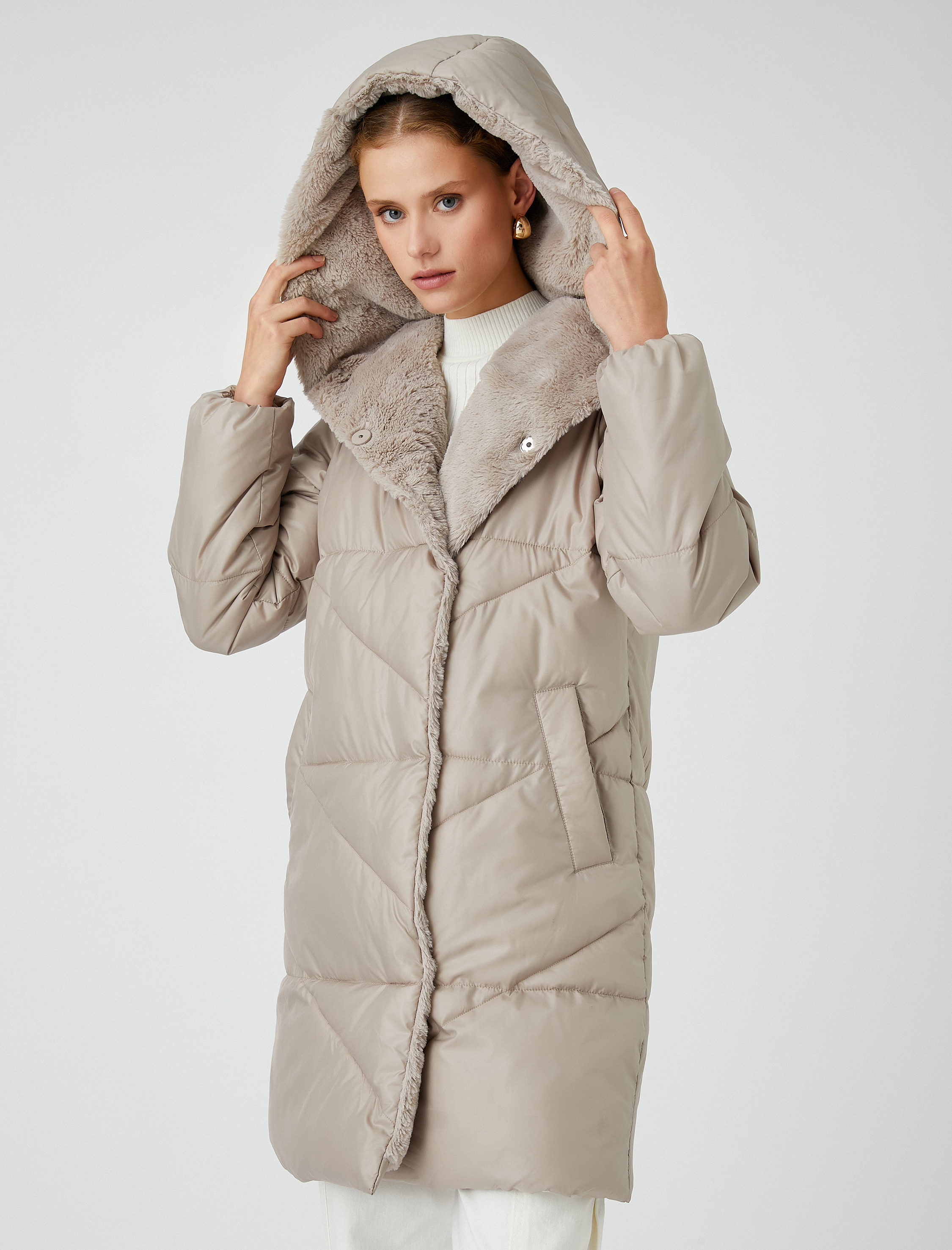   Şişme Mont Peluş Detaylı Çıtçıtlı Kapüşonlu