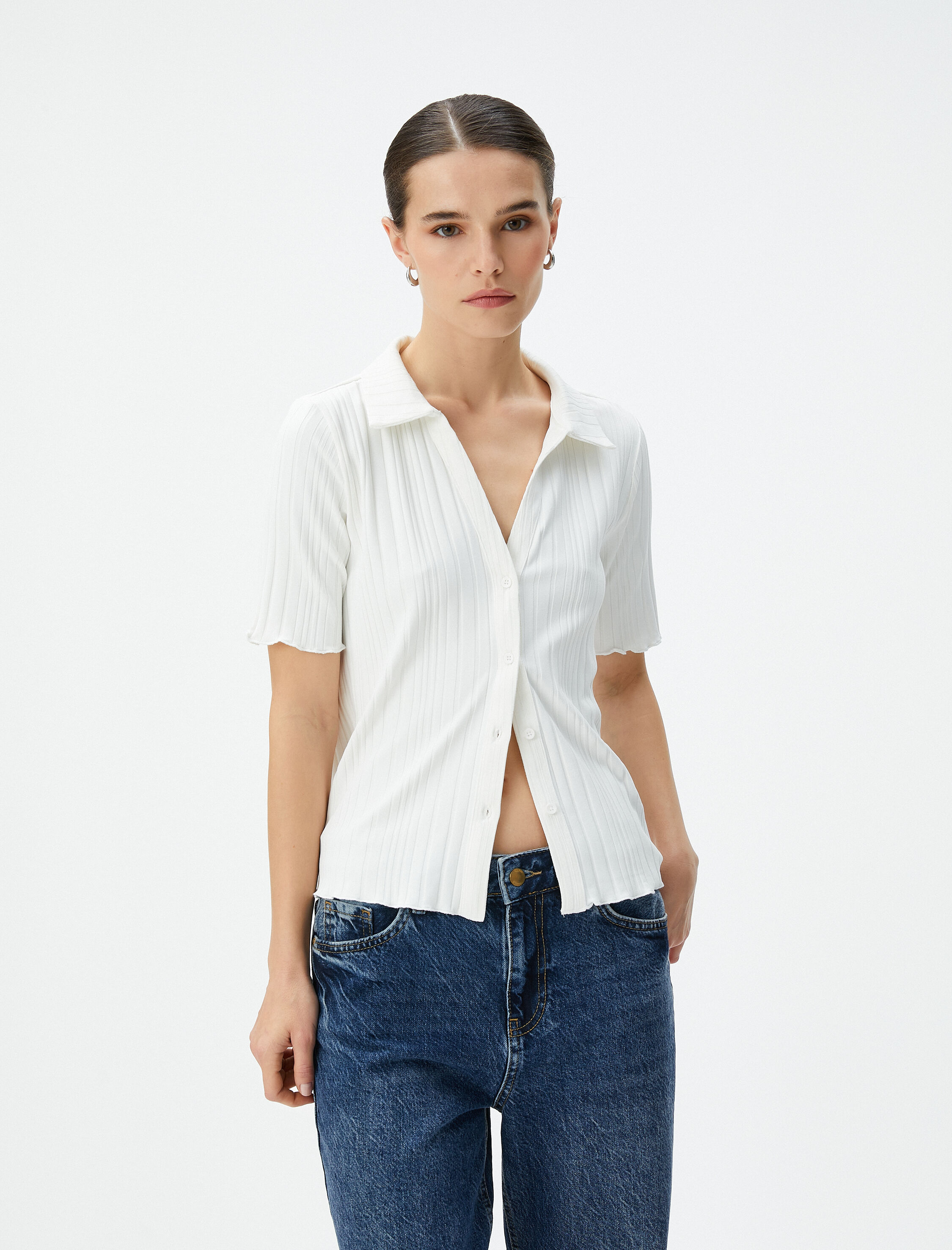   Kısa Kollu Tişört Gömlek Yaka Düğmeli