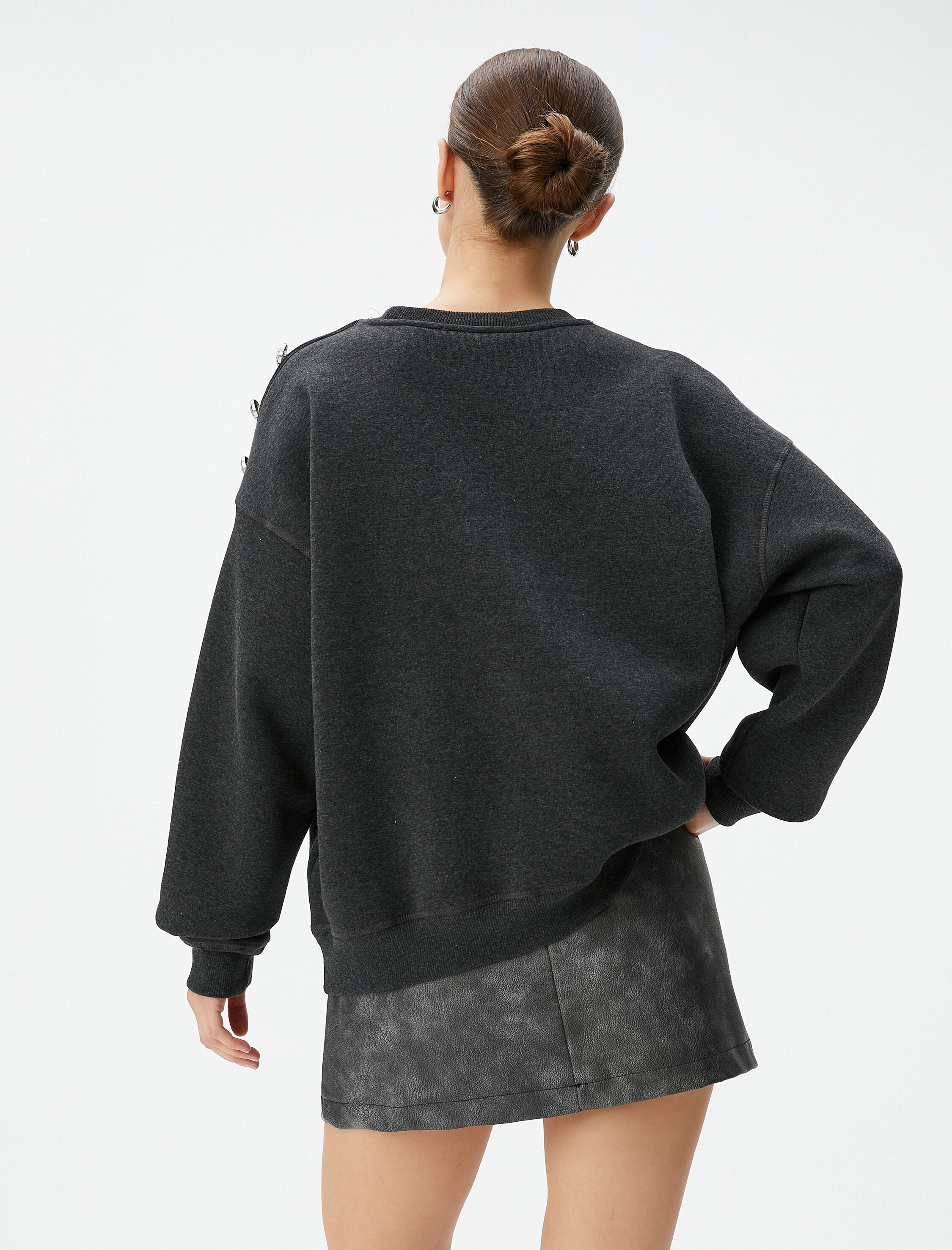   Bisiklet Yaka Sweatshit Nakışlı Düğme Detaylı