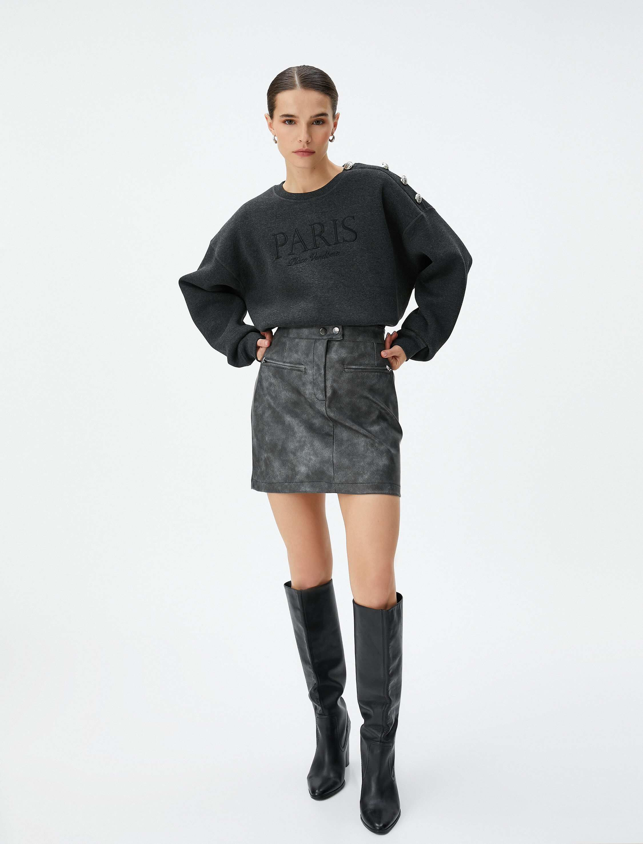   Bisiklet Yaka Sweatshit Nakışlı Düğme Detaylı