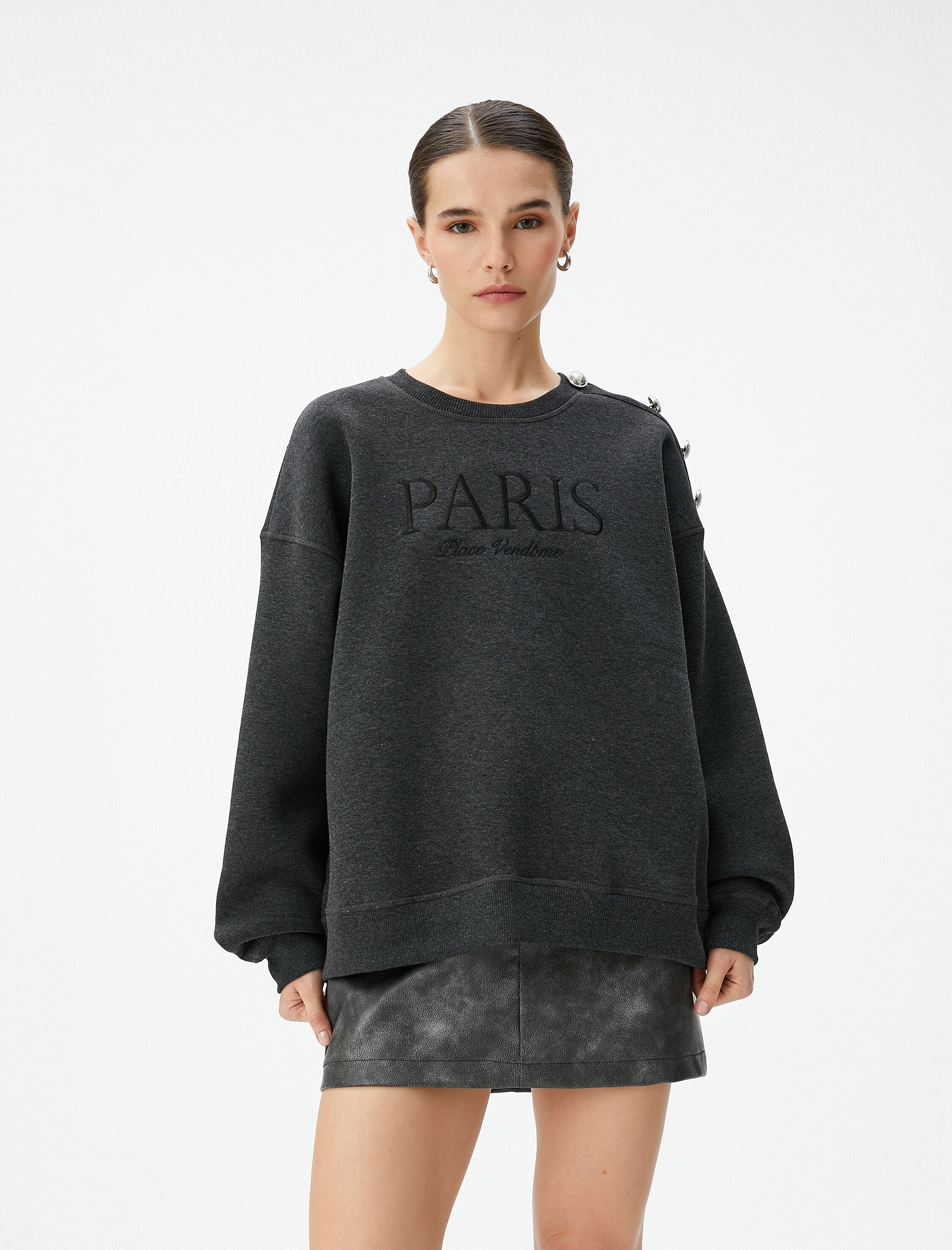   Bisiklet Yaka Sweatshit Nakışlı Düğme Detaylı