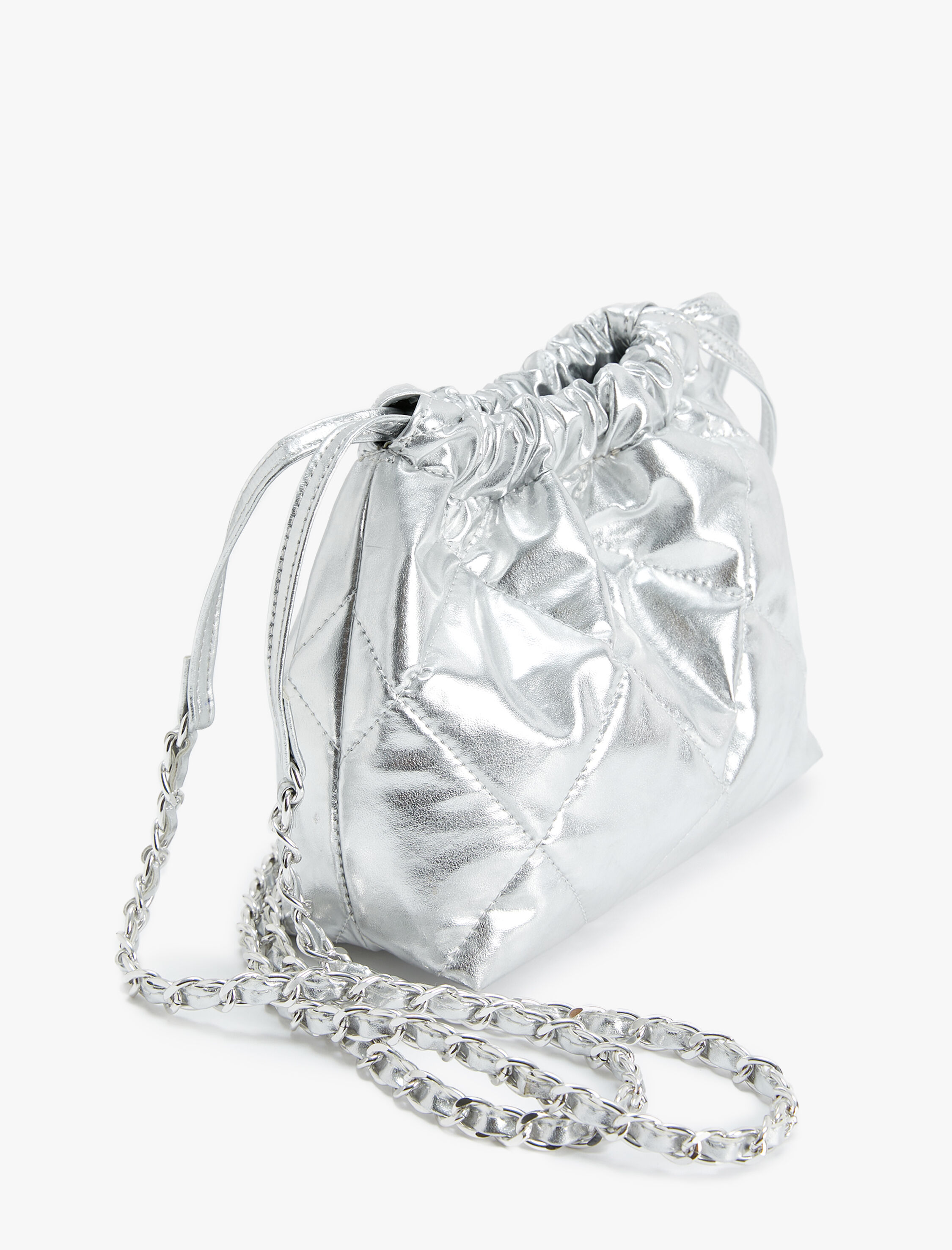  Kadın Büzgülü Parlak Kapitone Çanta Zincir Askı Detaylı - Melis Ağazat X Koton