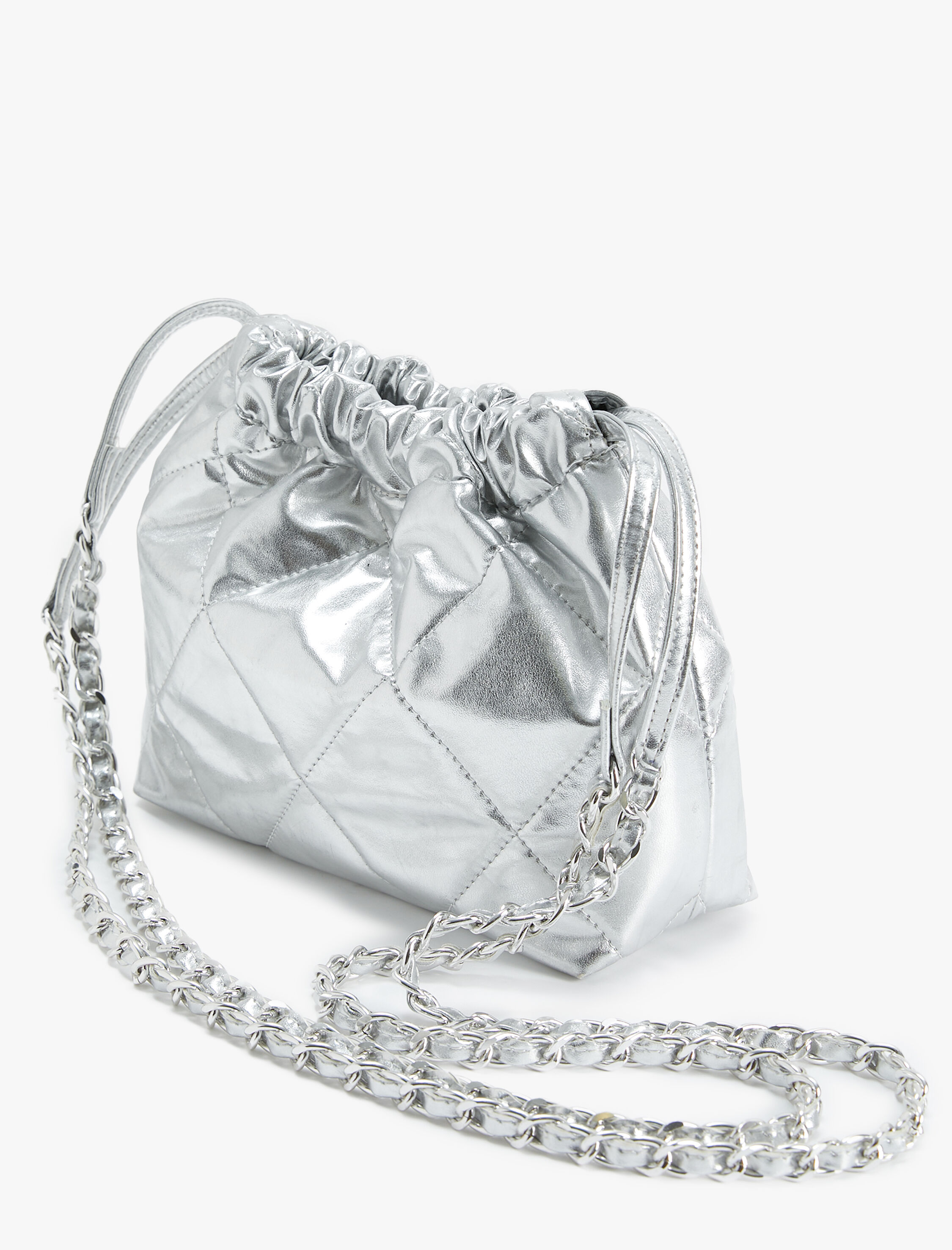 Kadın Büzgülü Parlak Kapitone Çanta Zincir Askı Detaylı - Melis Ağazat X Koton