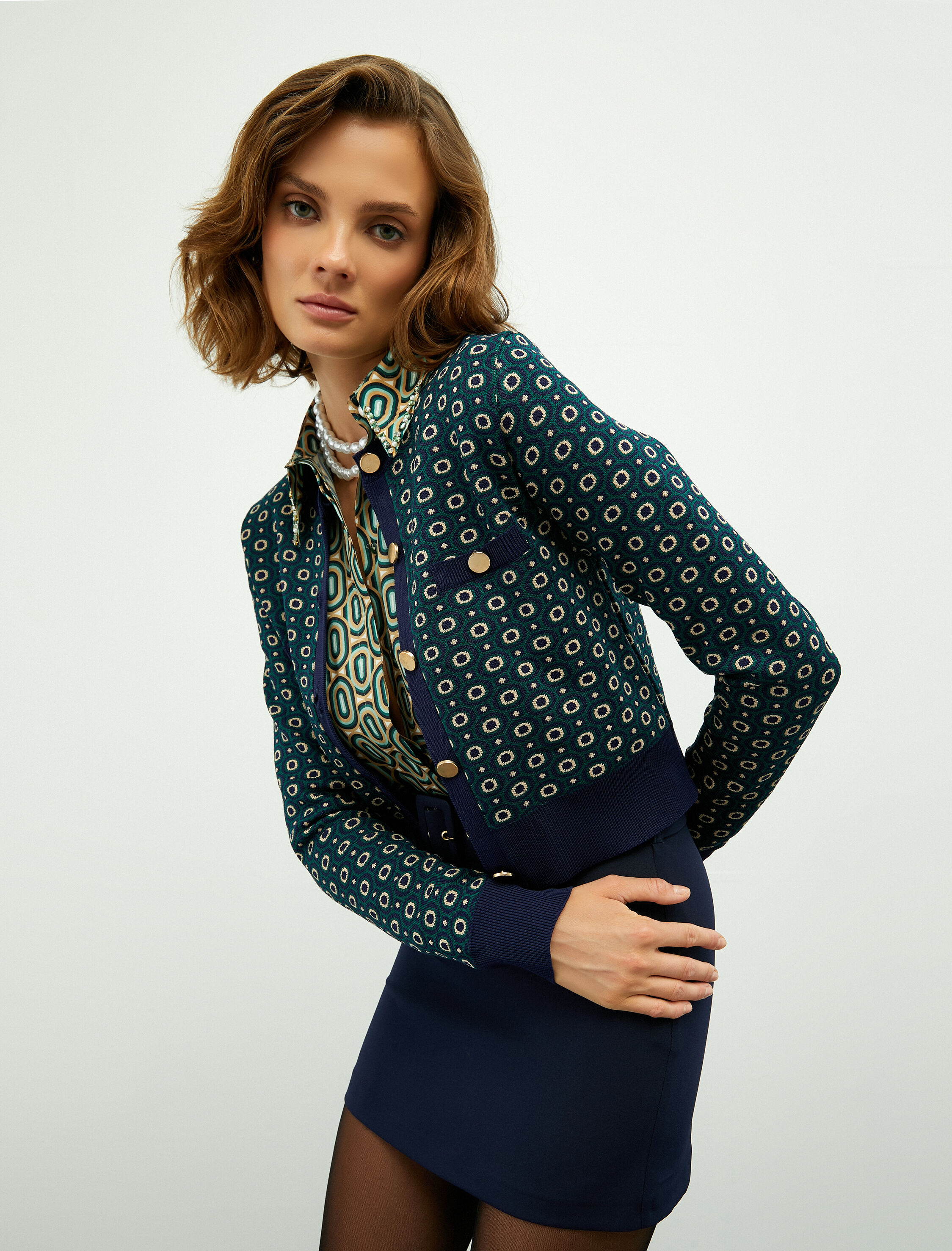   Melis Ağazat X Koton - Geometrik Desenli Gold Düğmeli Hırka