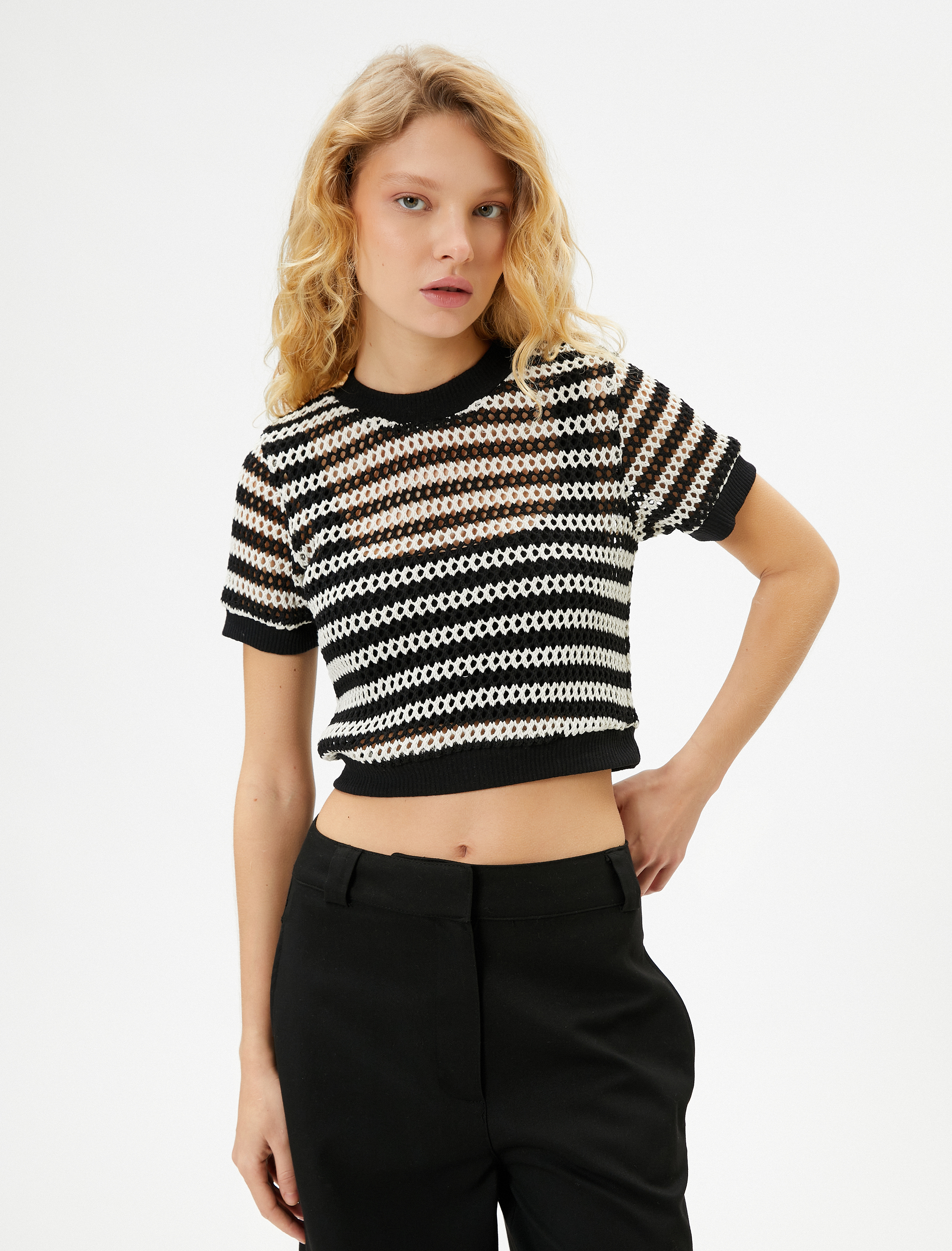   Crop Kroşe Üst Kısa Kollu Bisiklet Yaka Ajurlu