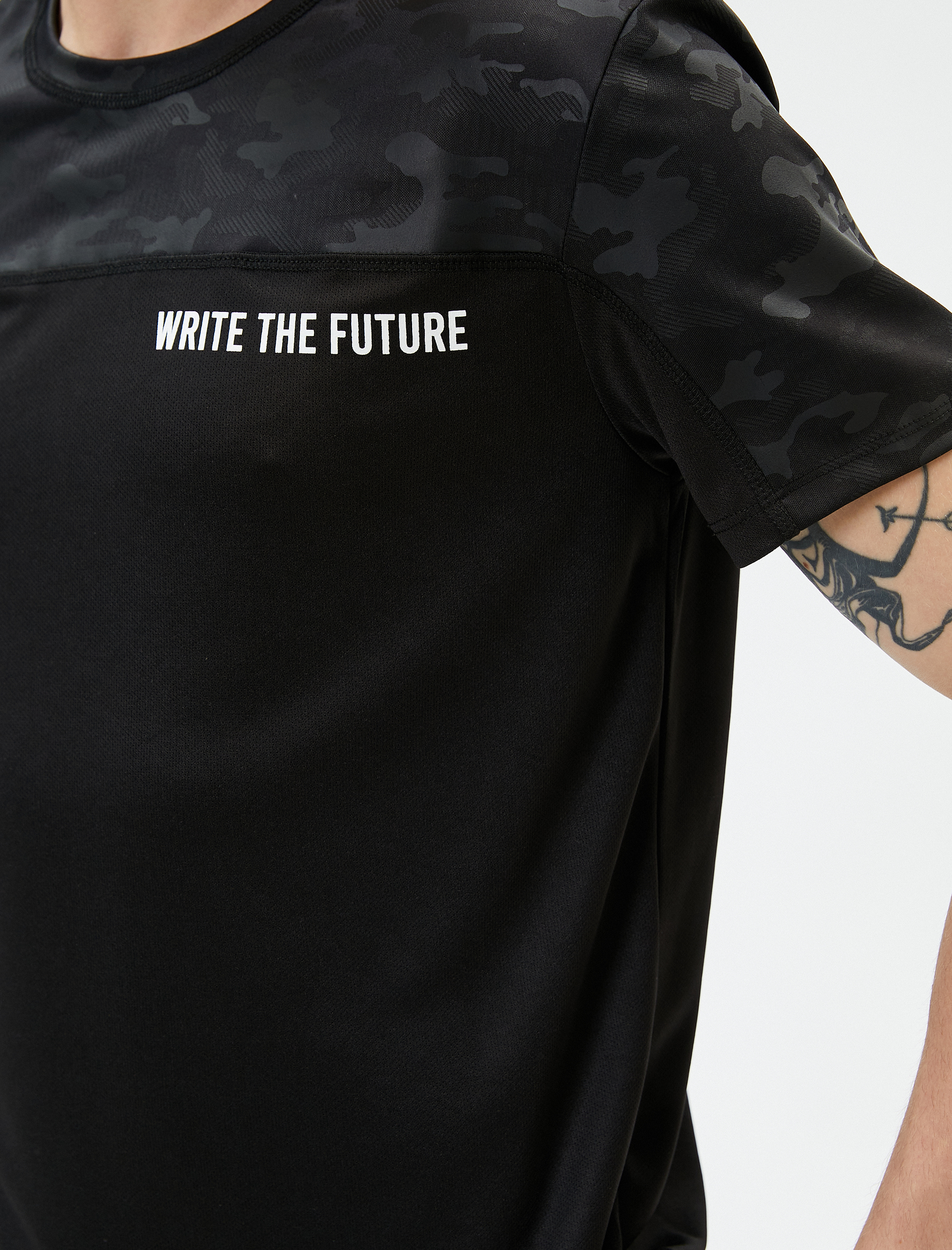   Spor Tişört Kamuflaj Detaylı Slogan Baskılı Kısa Kollu