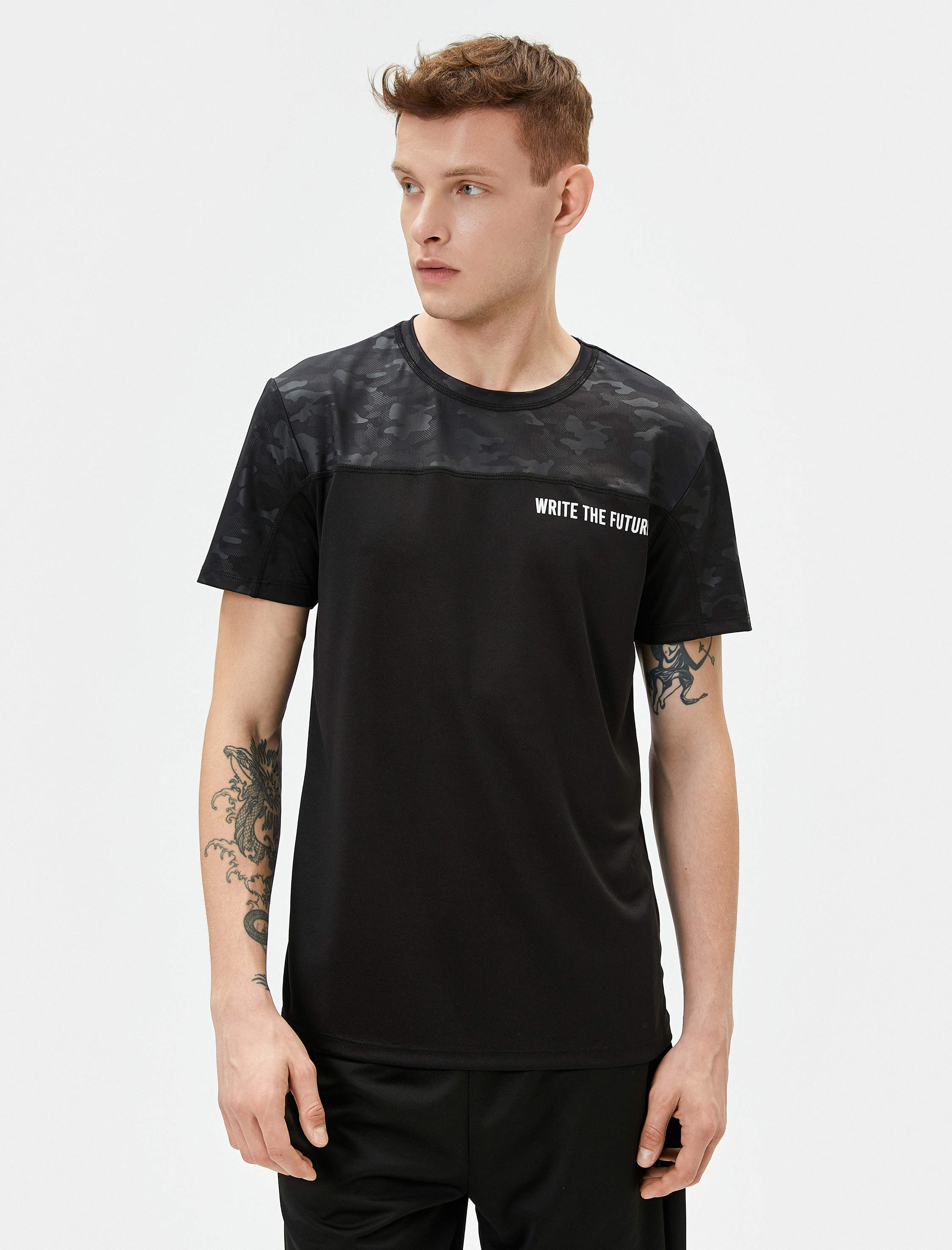   Spor Tişört Kamuflaj Detaylı Slogan Baskılı Kısa Kollu