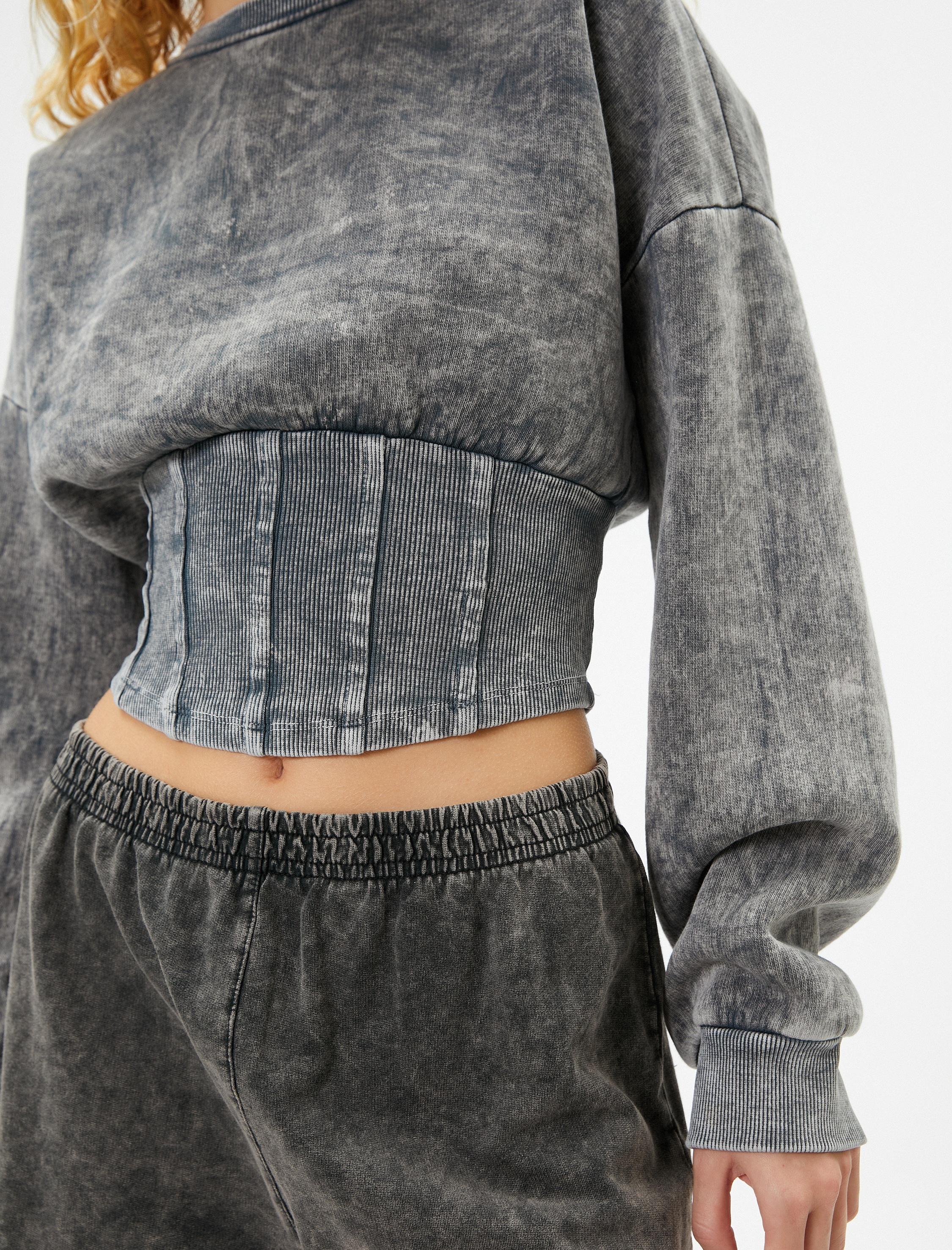   Şardonlu Korse Detaylı Soluk Efektli Crop Sweatshirt Uzun Kollu Bisiklet Yaka Slim Fit