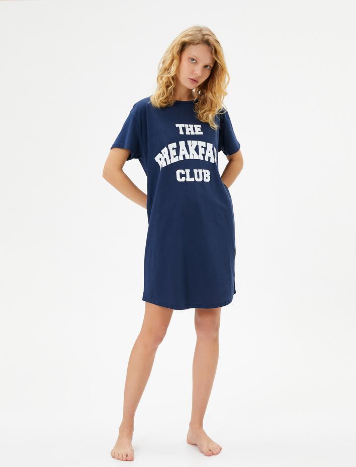  Gecelik Kısa Kollu Bisiklet Yaka Slogan Baskılı