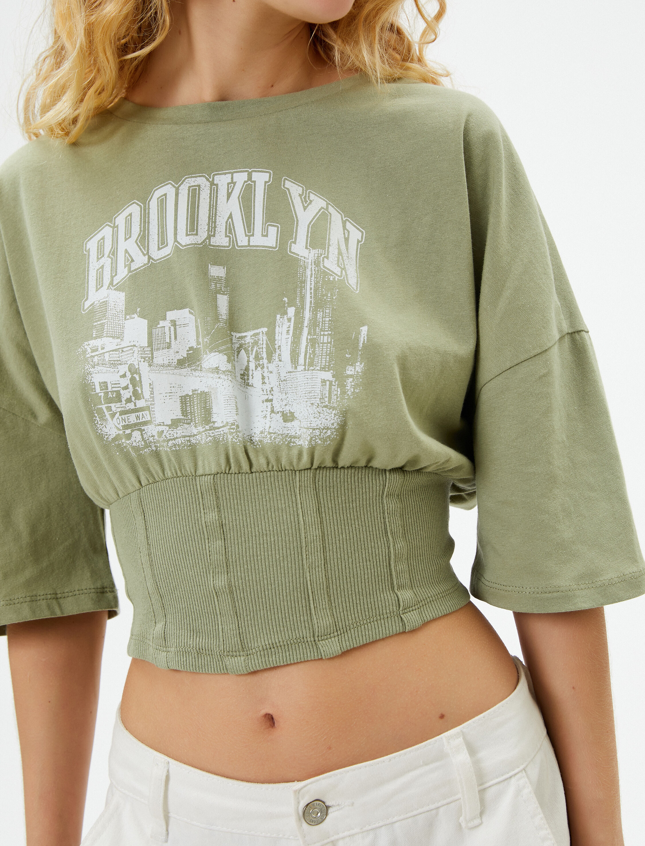   Korse Detaylı Crop Tişört Slim Fit Yarım Kollu Bisiklet Yaka Baskılı Pamuklu