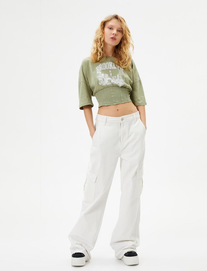  Korse Detaylı Crop Tişört Slim Fit Yarım Kollu Bisiklet Yaka Baskılı Pamuklu