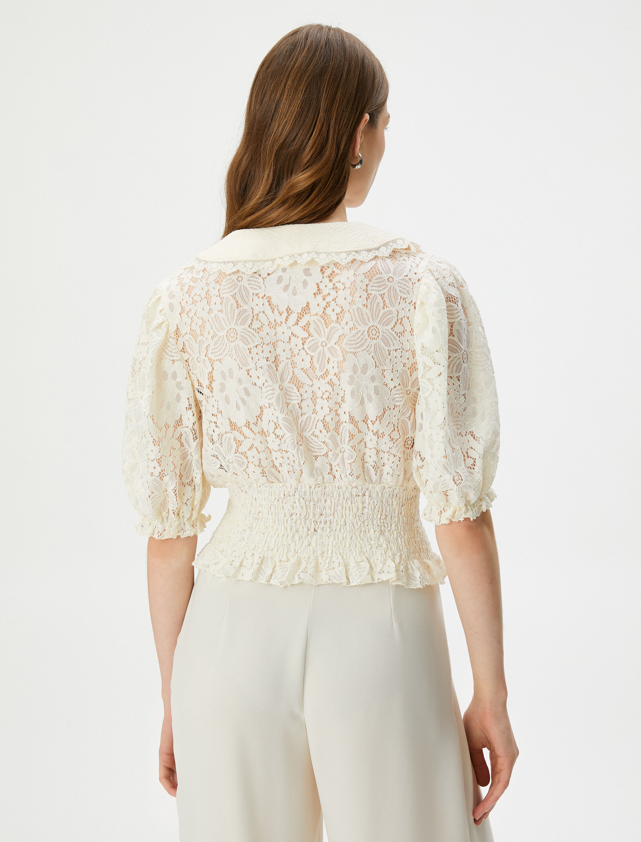   Dantelli Bluz Vintage Görünümlü İnci Düğmeli Balon Kollu Gipeli