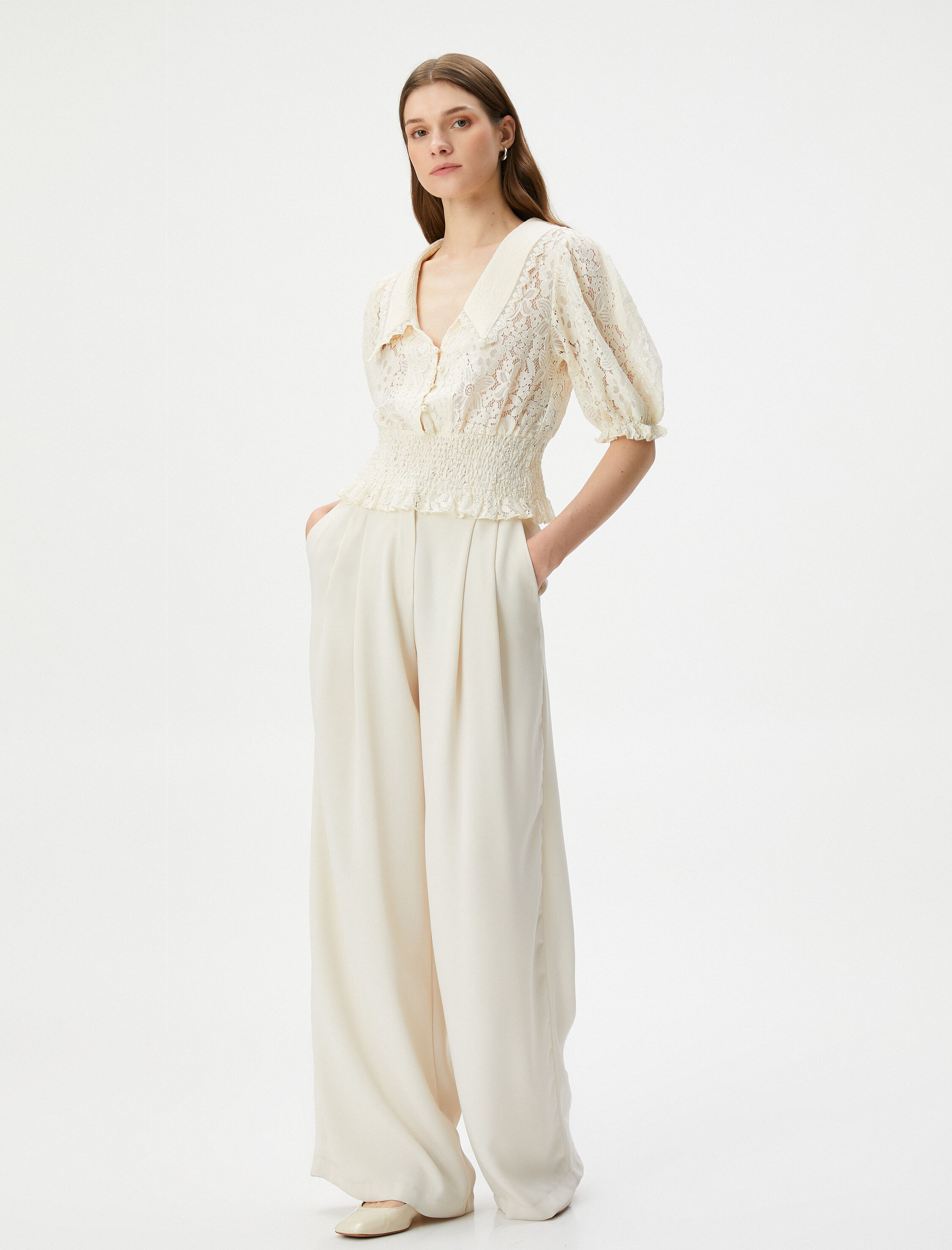   Dantelli Bluz Vintage Görünümlü İnci Düğmeli Balon Kollu Gipeli