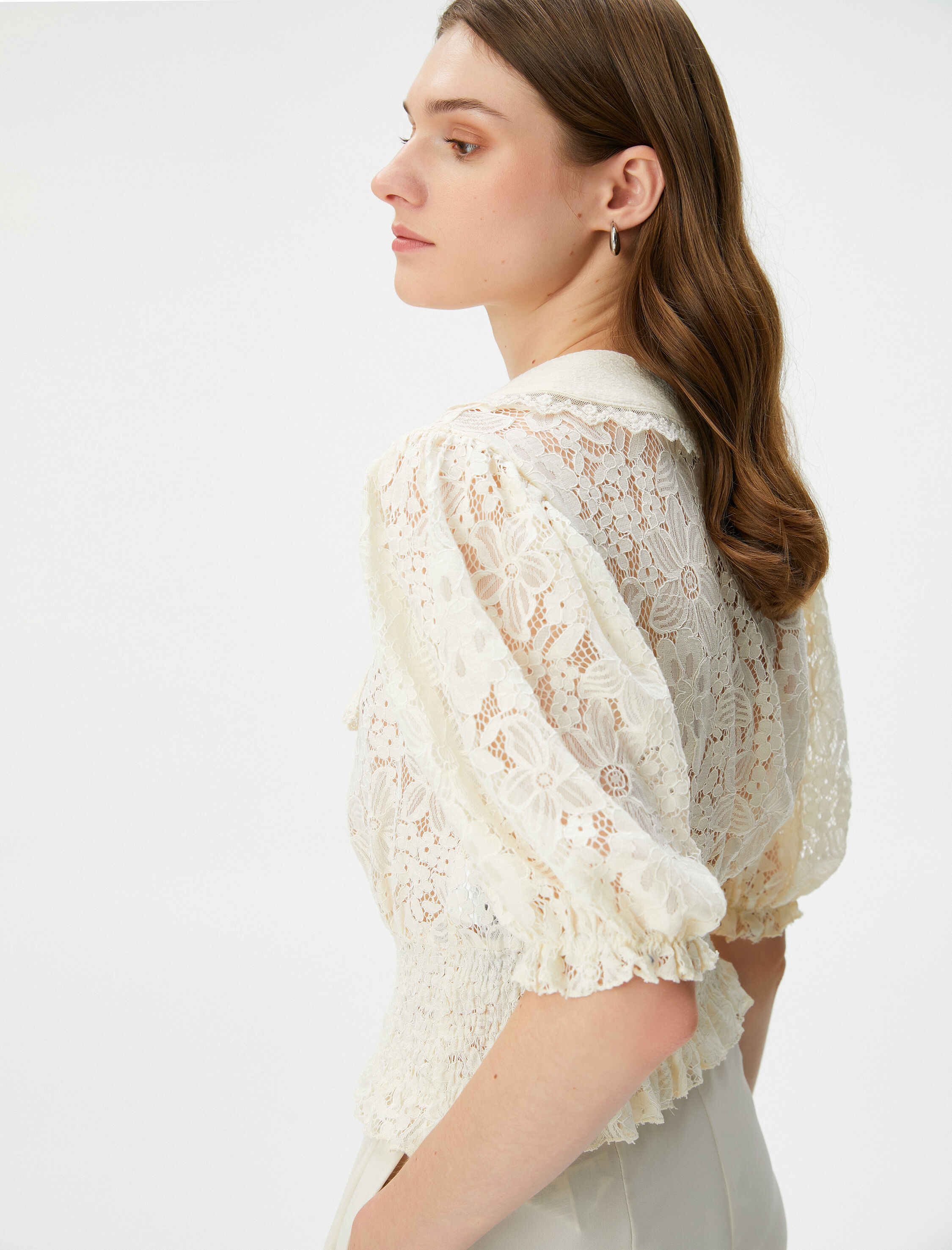   Dantelli Bluz Vintage Görünümlü İnci Düğmeli Balon Kollu Gipeli