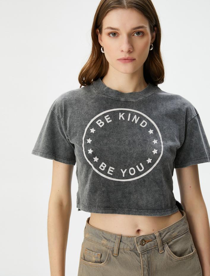  Crop Tişört Baskılı Bisiklet Yaka Kısa Kollu Soluk Efektli