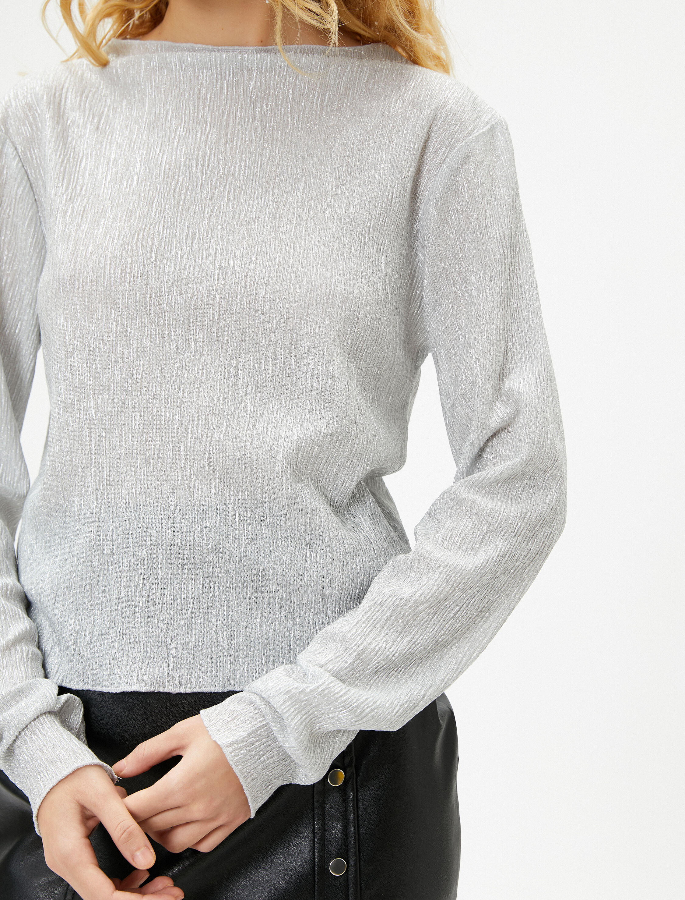   Uzun Kollu Parlak Tişört Dik Yaka