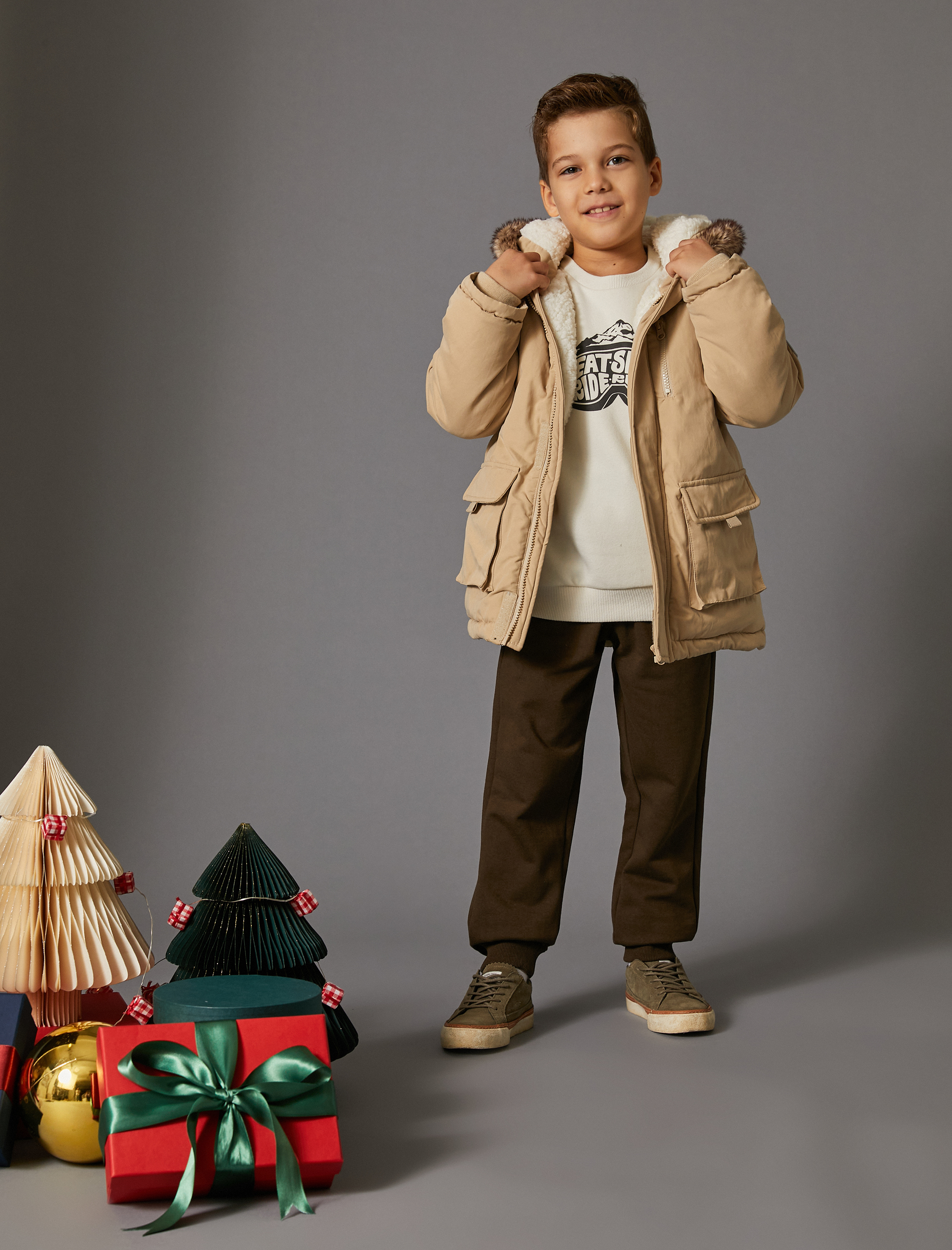 Erkek Çocuk Kapşonlu Mont Dolgulu Cepli Rüzgar Kapaklı İçi Kürklü Fermuarlı