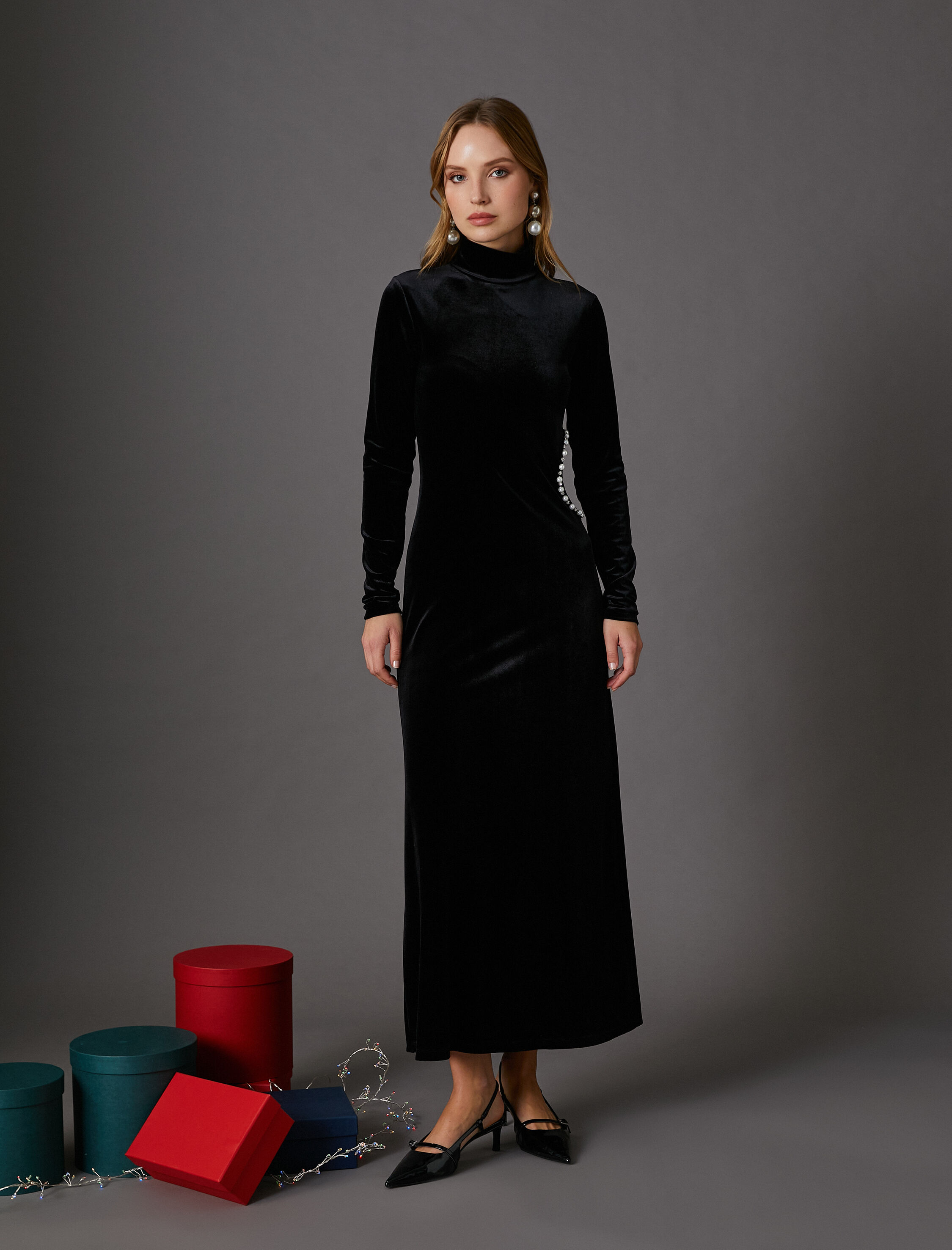   Midi Kadife Elbise Pencere Detaylı İncili Uzun Kollu Dik Yaka