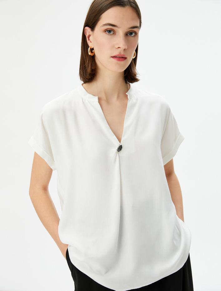  V Yaka Bluz Kısa Kollu Aksesuar Detaylı Viskon