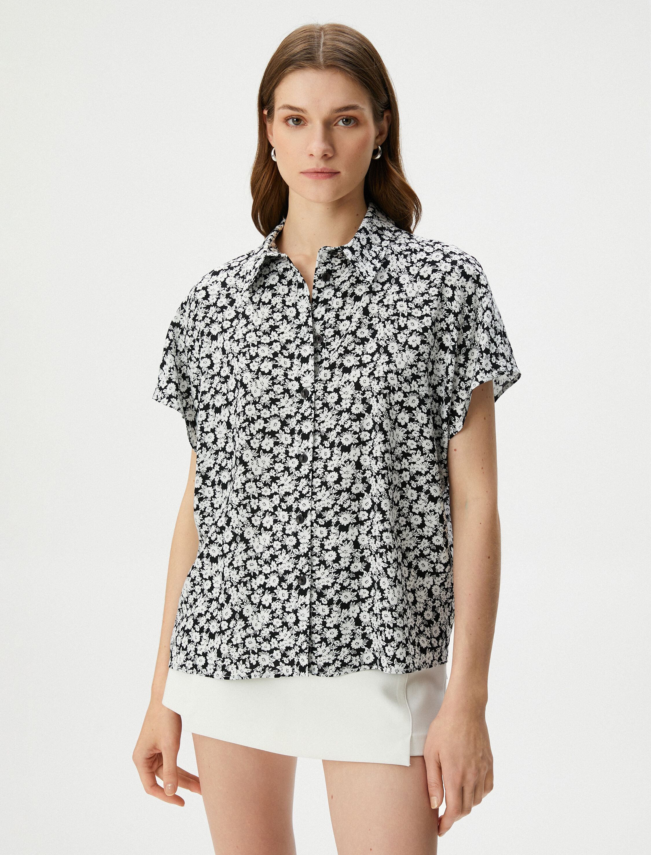   Çiçekli Gömlek Kısa Kollu Viskon Düğmeli Klasik Yaka