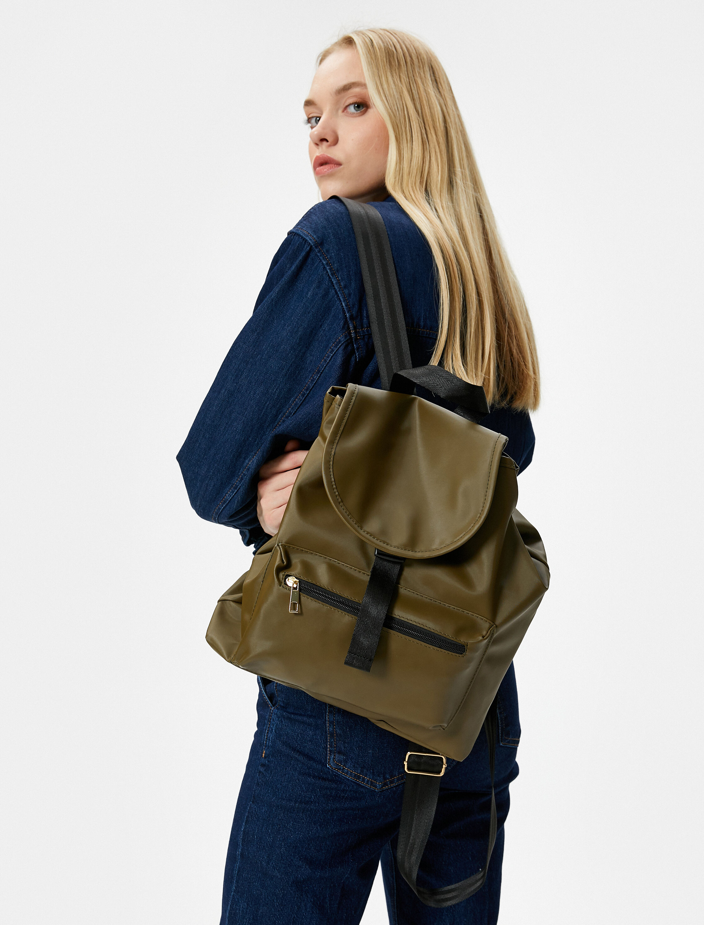  Kadın Sırt Çantası Kapaklı Fermuarlı Ön Cep Detaylı