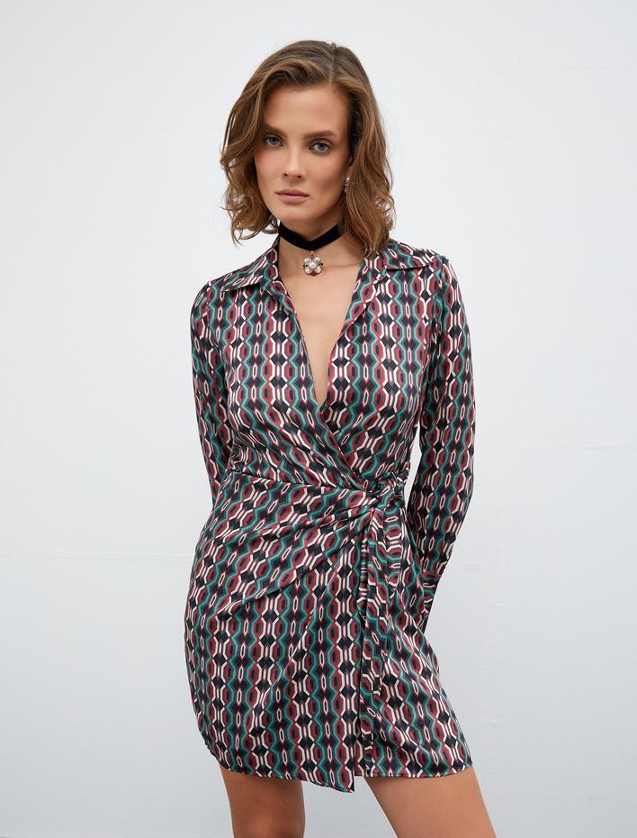  Melis Ağazat X Koton - Anvelop Geometrik Desenli Saten Elbise Fiyonk Detaylı