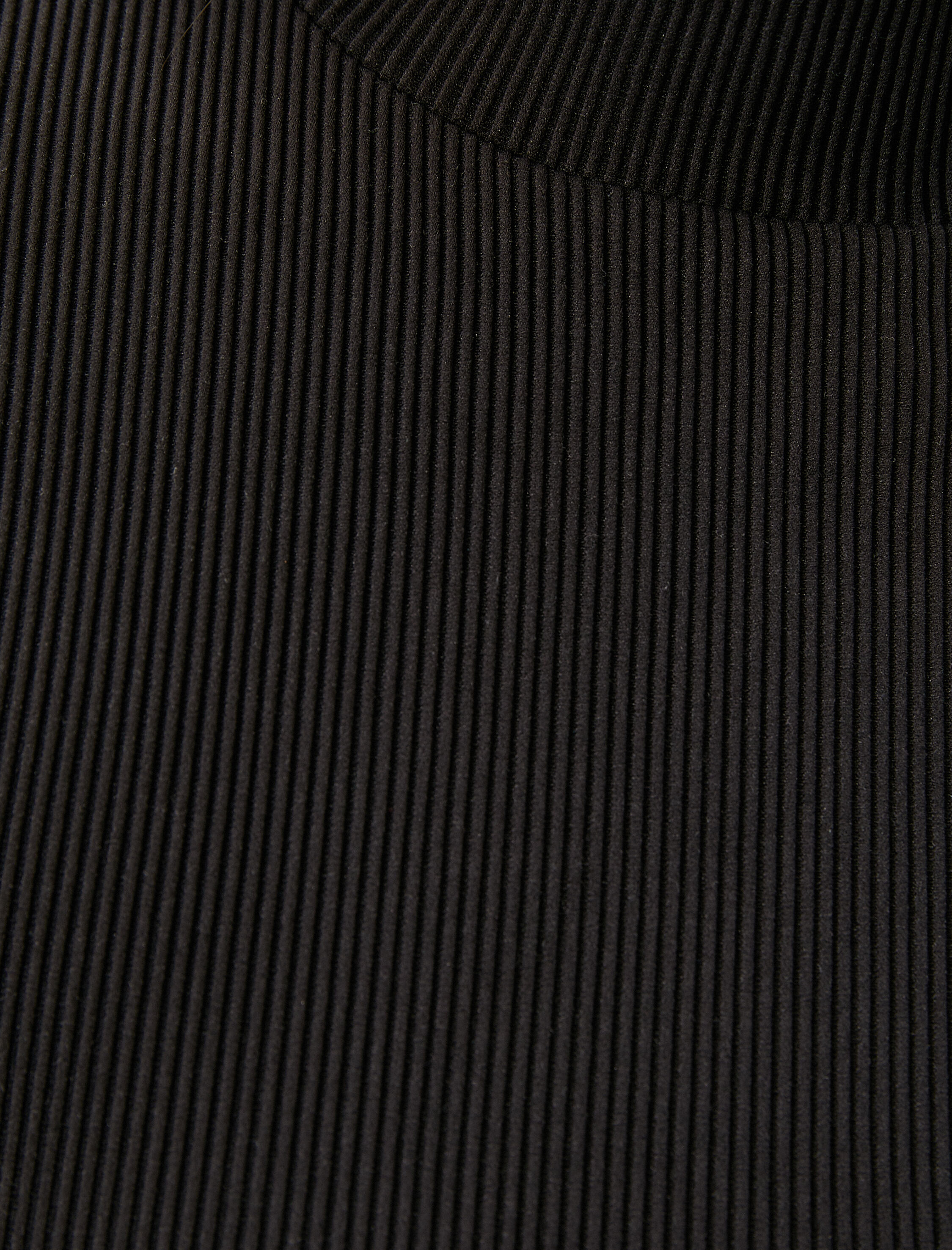   Crop Tişört Uzun Kollu Pencere ve Metal Aksesuarlı - El Emeği Koleksiyonu