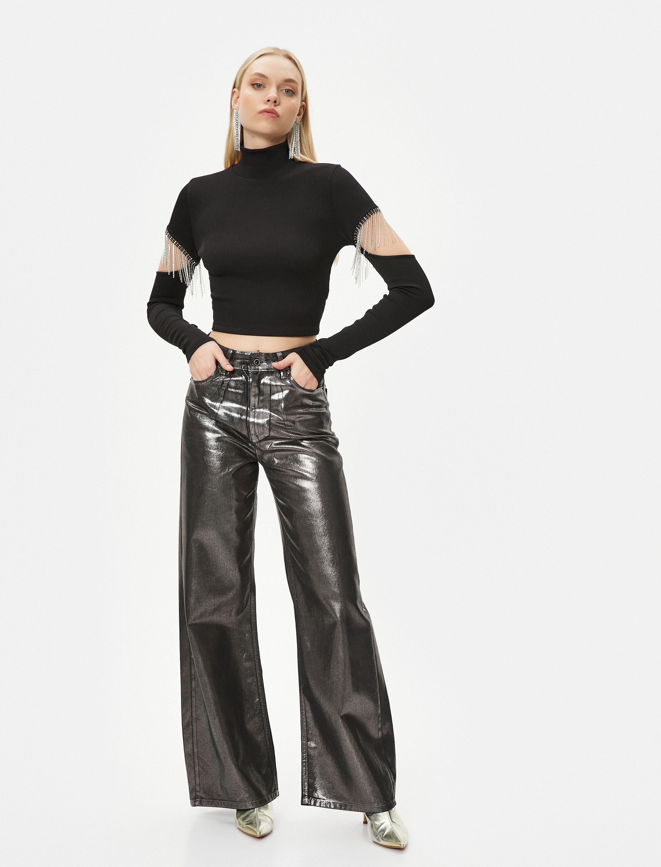   Crop Tişört Uzun Kollu Pencere ve Metal Aksesuarlı - El Emeği Koleksiyonu