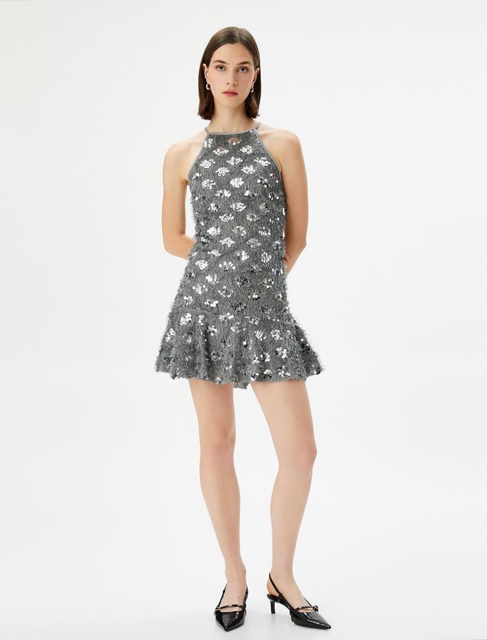  Mini Payetli Elbise Metalik Tüy Detaylı Halter Yaka