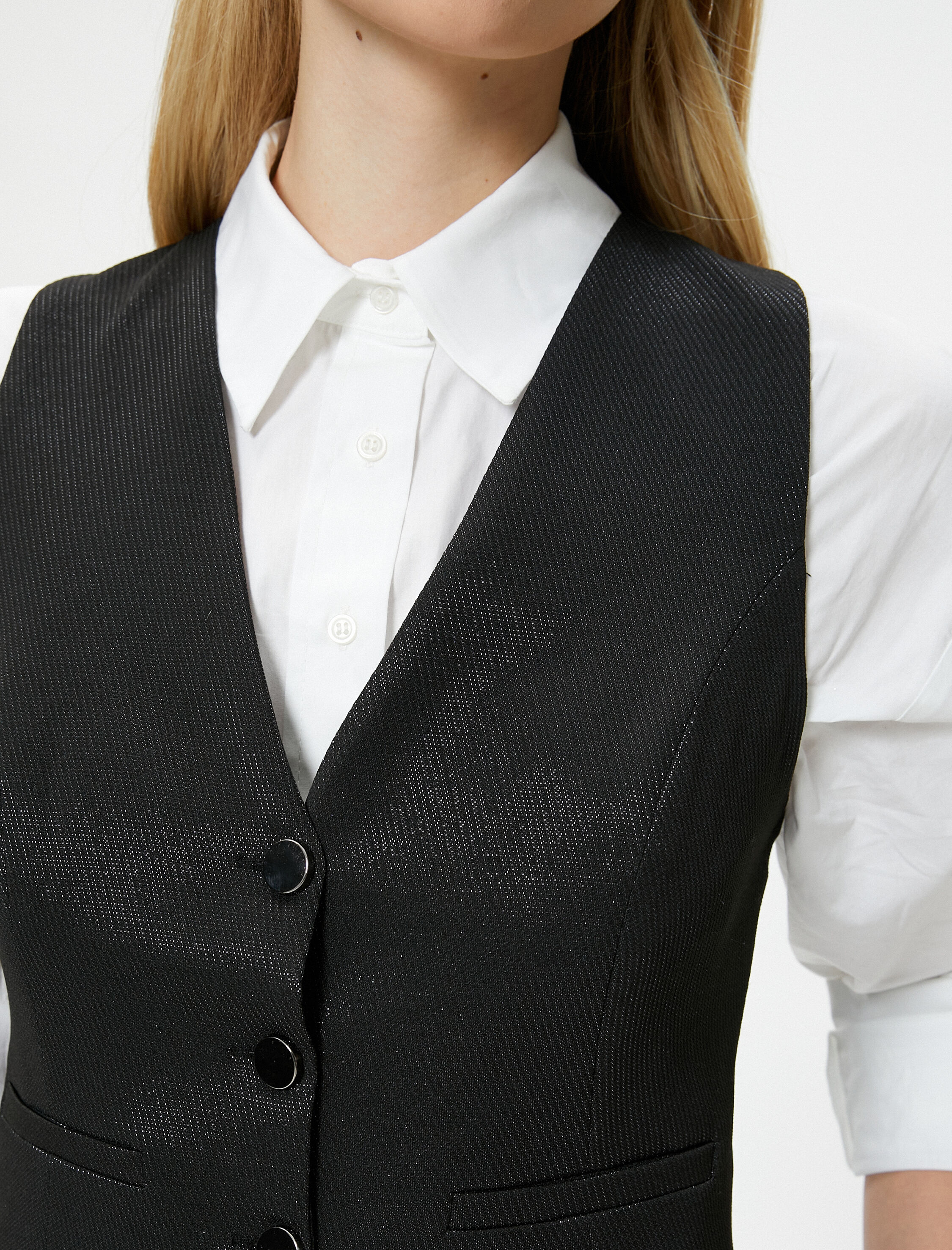   Koton X Şahika Ercümen - Simli V Yaka Düğmeli Yelek