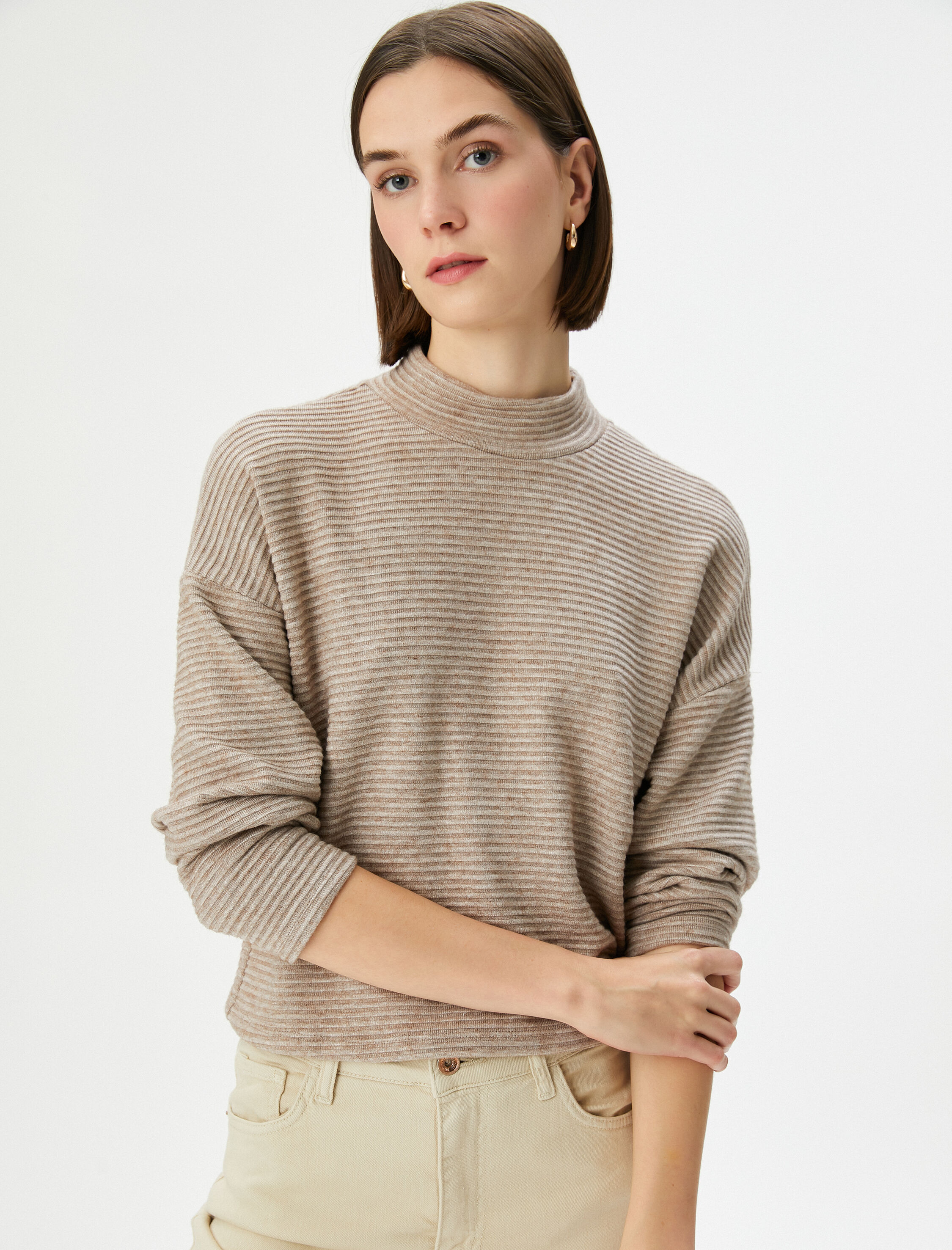   Dik Yaka Kazak Dokulu Düşük Omuzlu