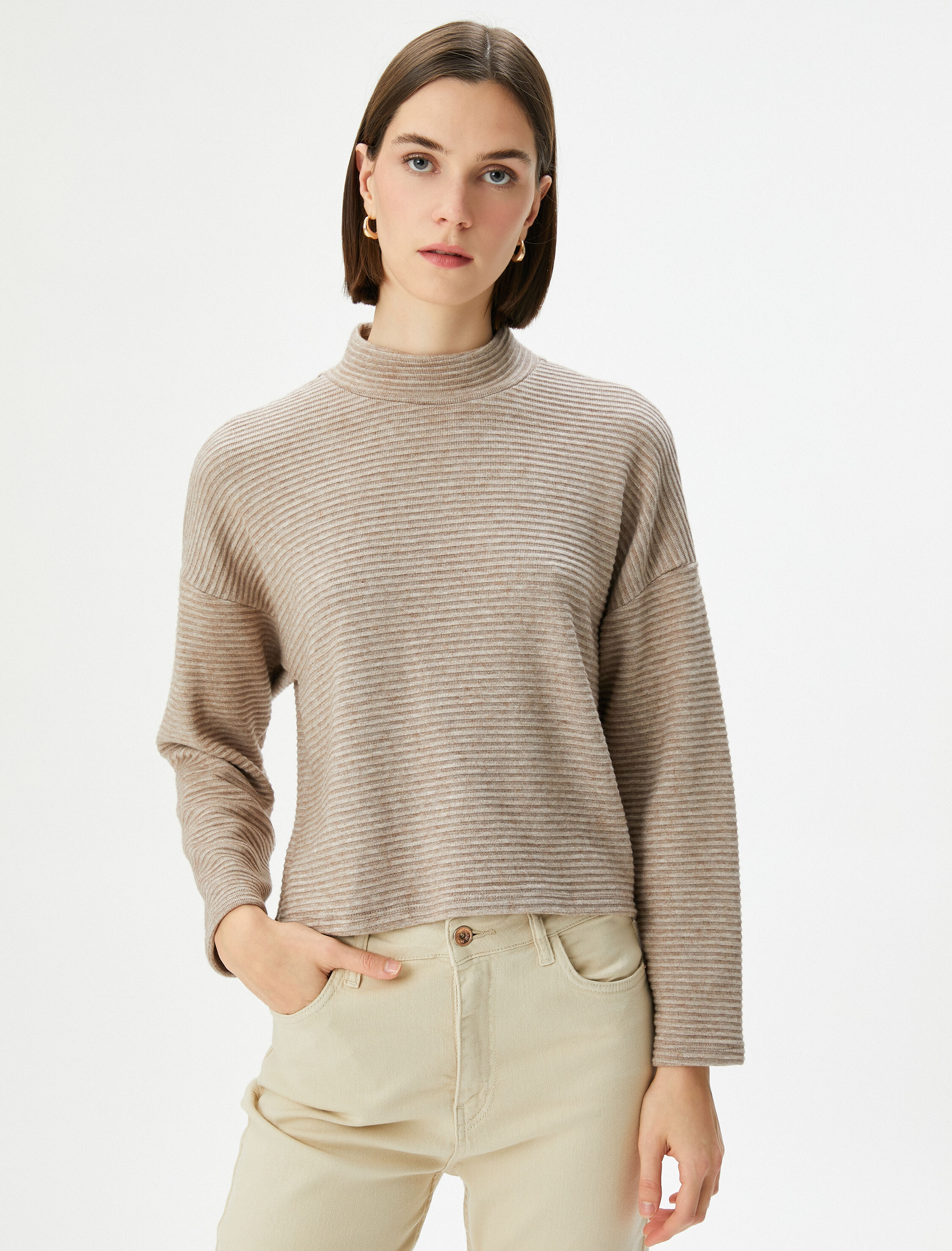   Dik Yaka Kazak Dokulu Düşük Omuzlu