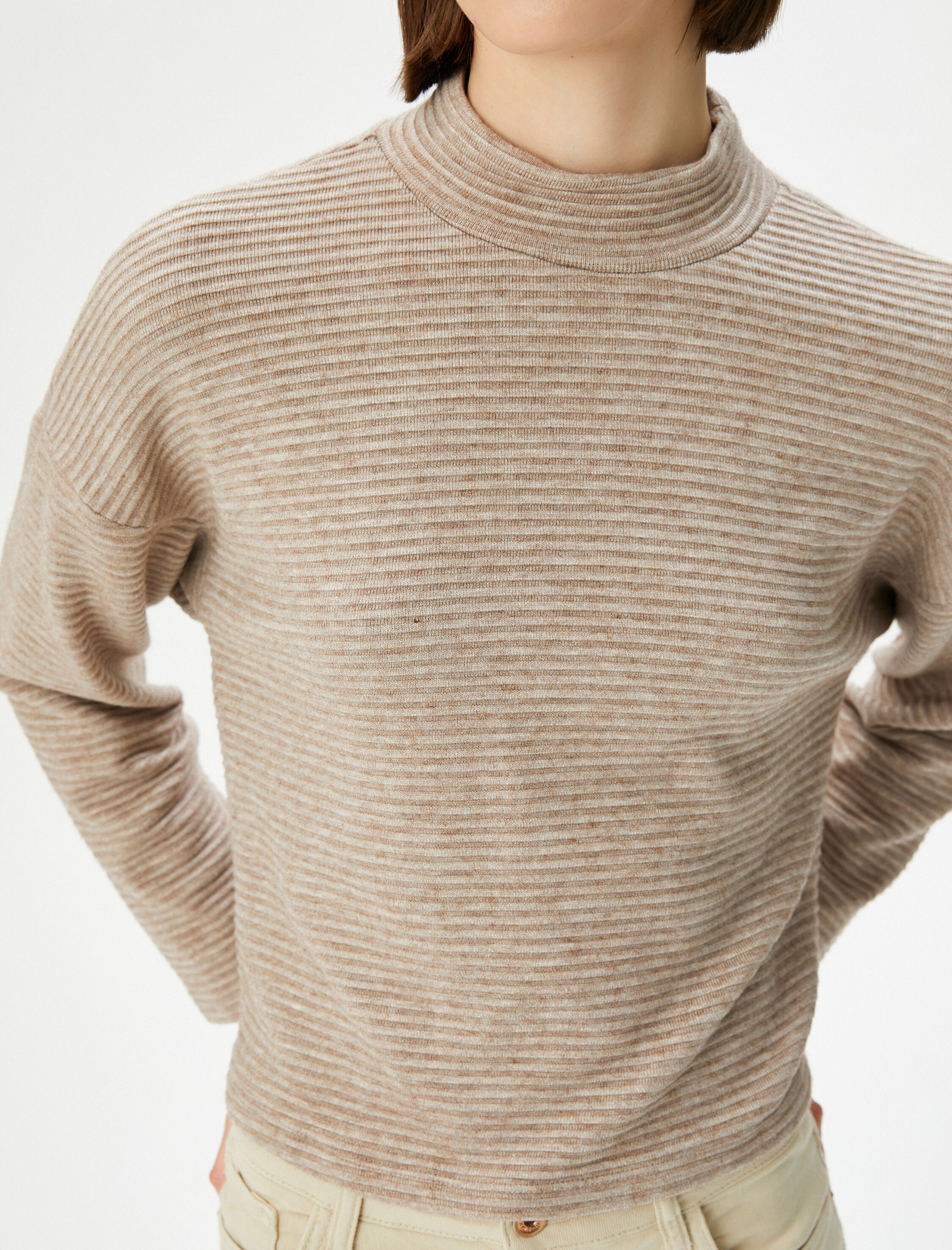   Dik Yaka Kazak Dokulu Düşük Omuzlu