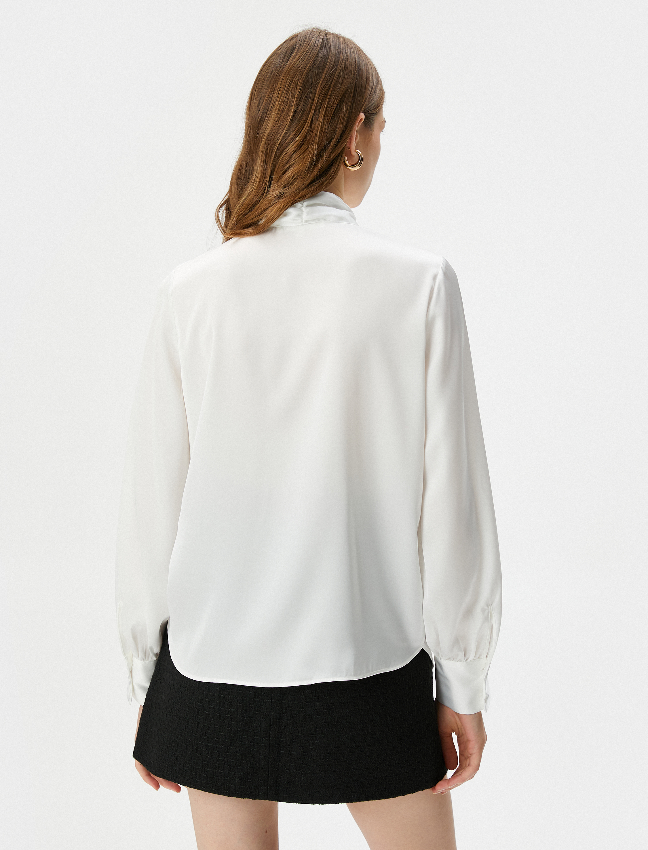   Fular Yaka Bluz Balon Kollu Pencere Detaylı