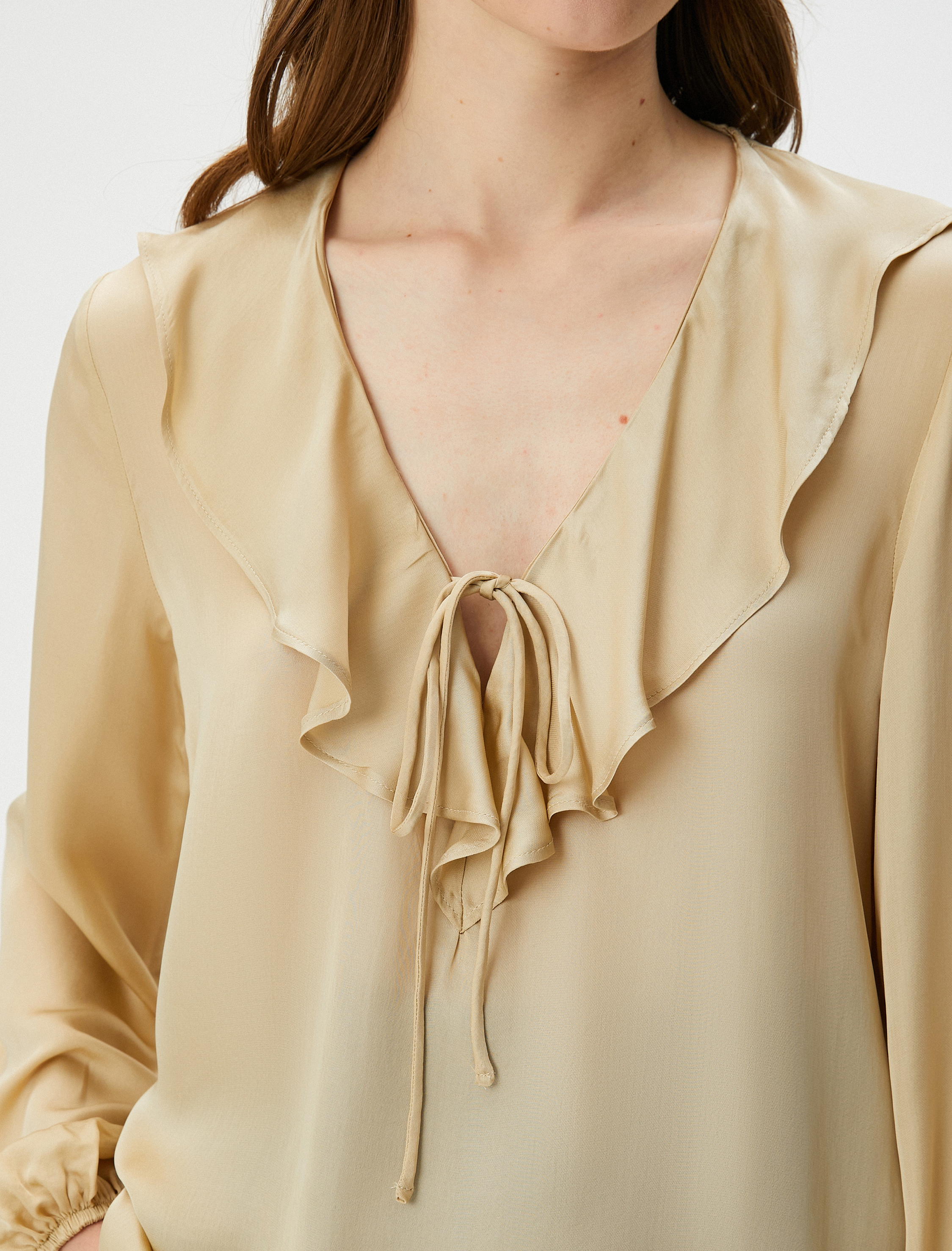   Saten Bluz V Fırfırlı Yaka Bağlama Detaylı Uzun Kollu