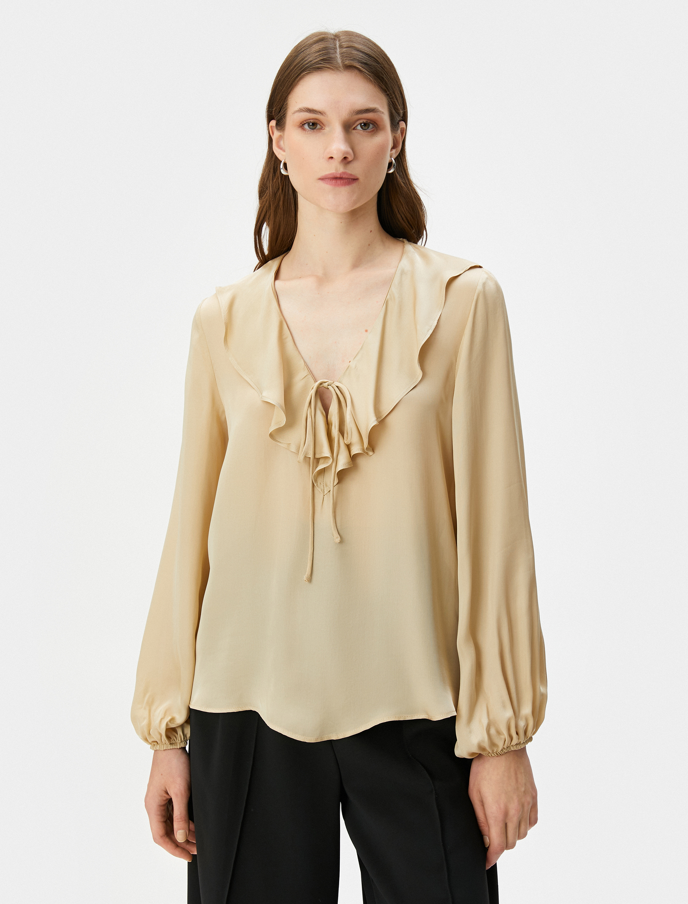   Saten Bluz V Fırfırlı Yaka Bağlama Detaylı Uzun Kollu