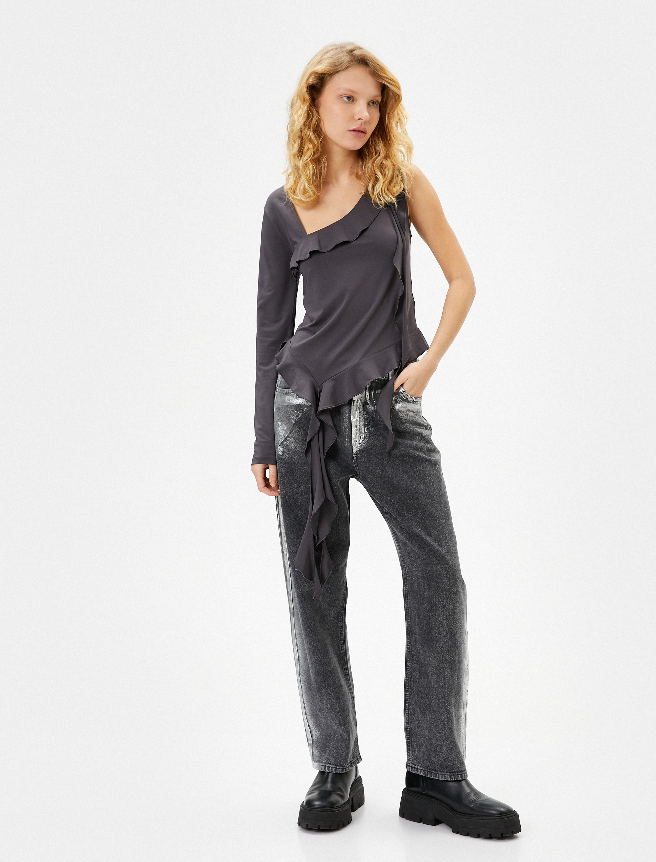   Fırfırlı Kolsuz Bluz Asimetrik Kesim Yuvarlak Yaka