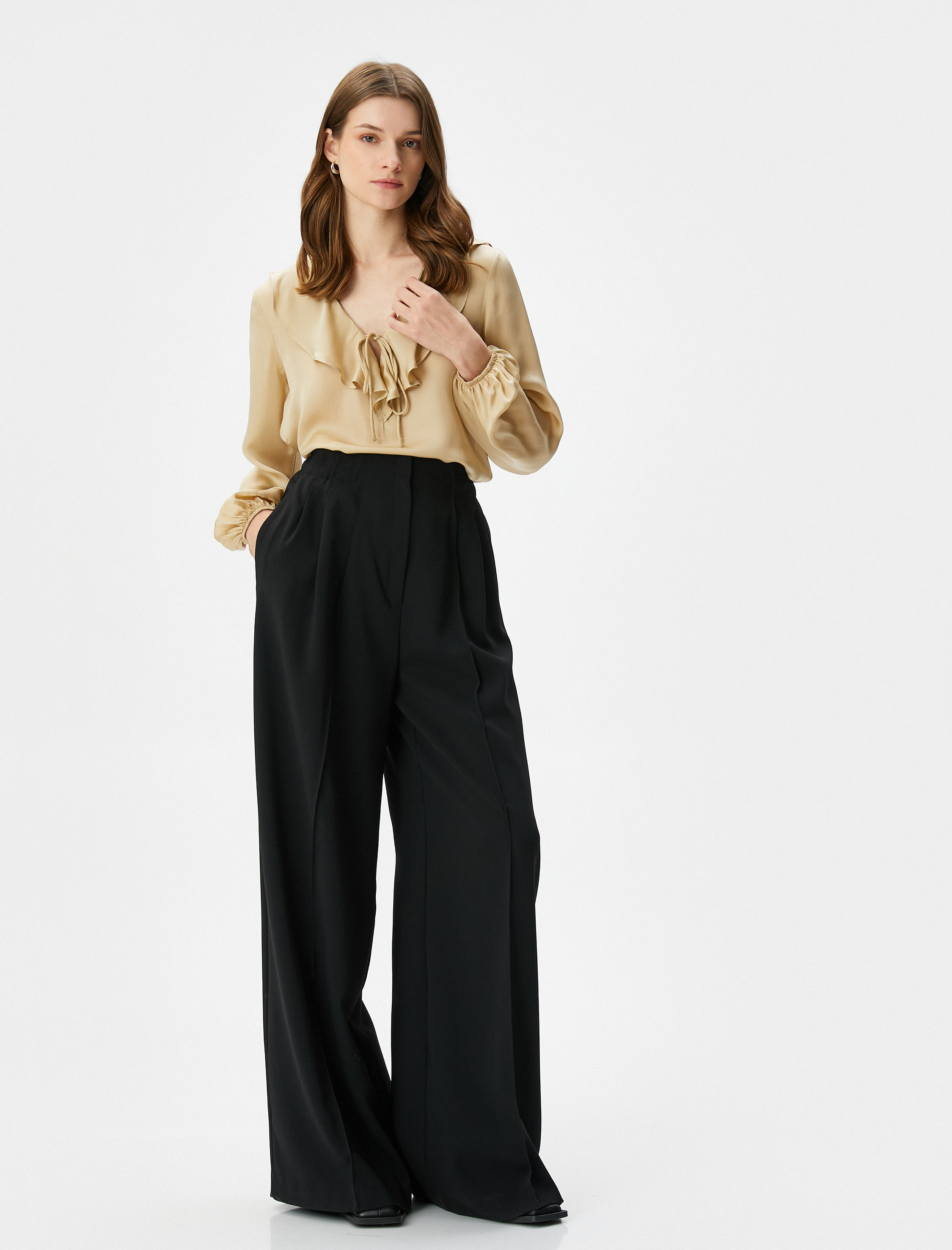   Saten Bluz V Fırfırlı Yaka Bağlama Detaylı Uzun Kollu