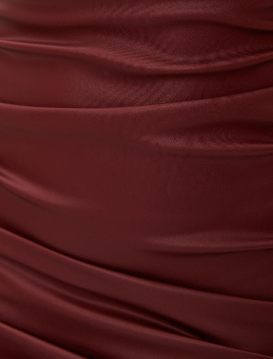   Deri Görünümlü Mini Kalem Elbise Omzu Açık Asimetrik Yaka Drapeli Uzun Kollu