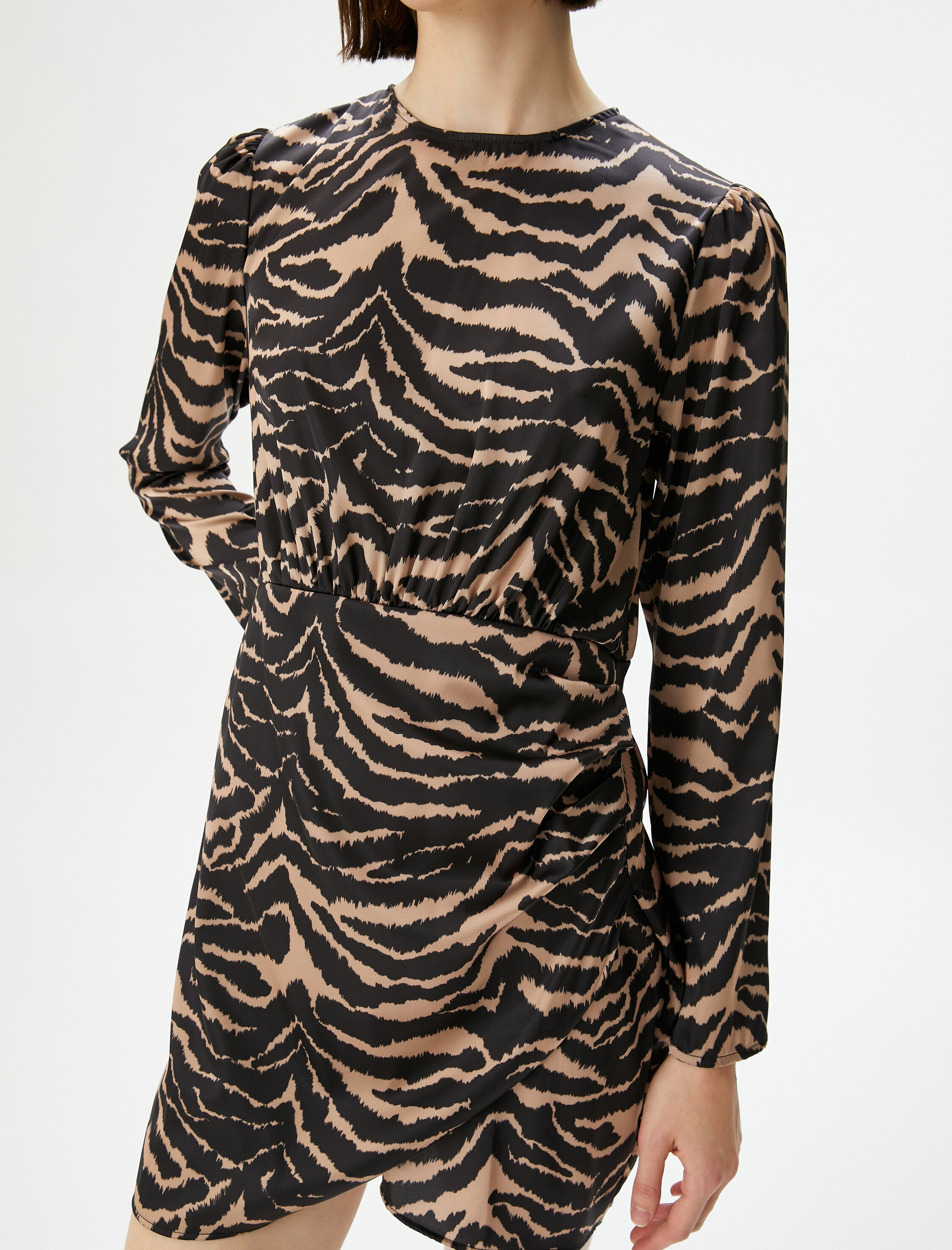   Mini Saten Elbise Leopar Desenli Uzun Kollu