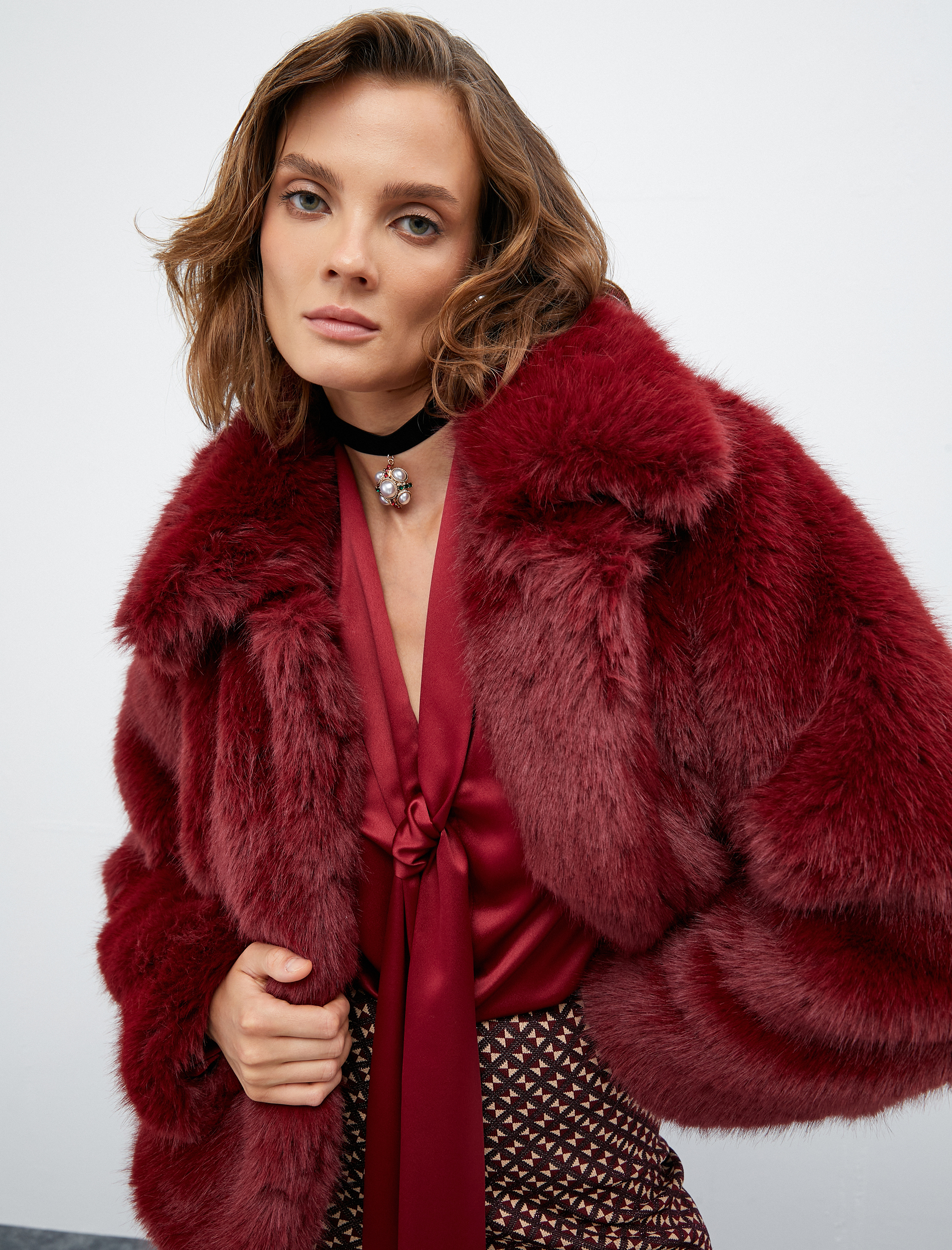   Kısa Peluş Mont Kruvaze Yaka Astarlı