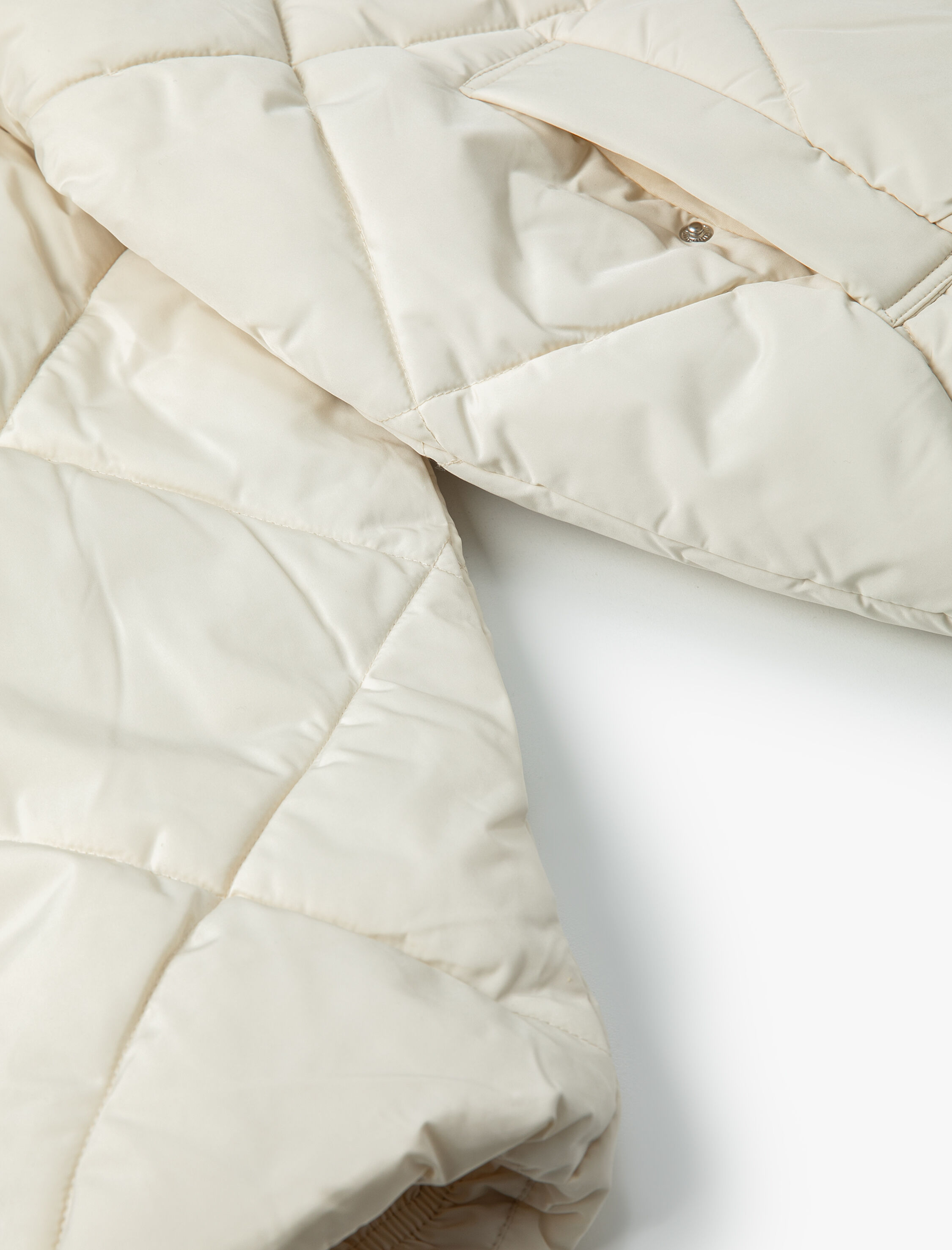   Şişme Mont Kapitone Kısa Dik Yaka Cepli Rahat Kalıp